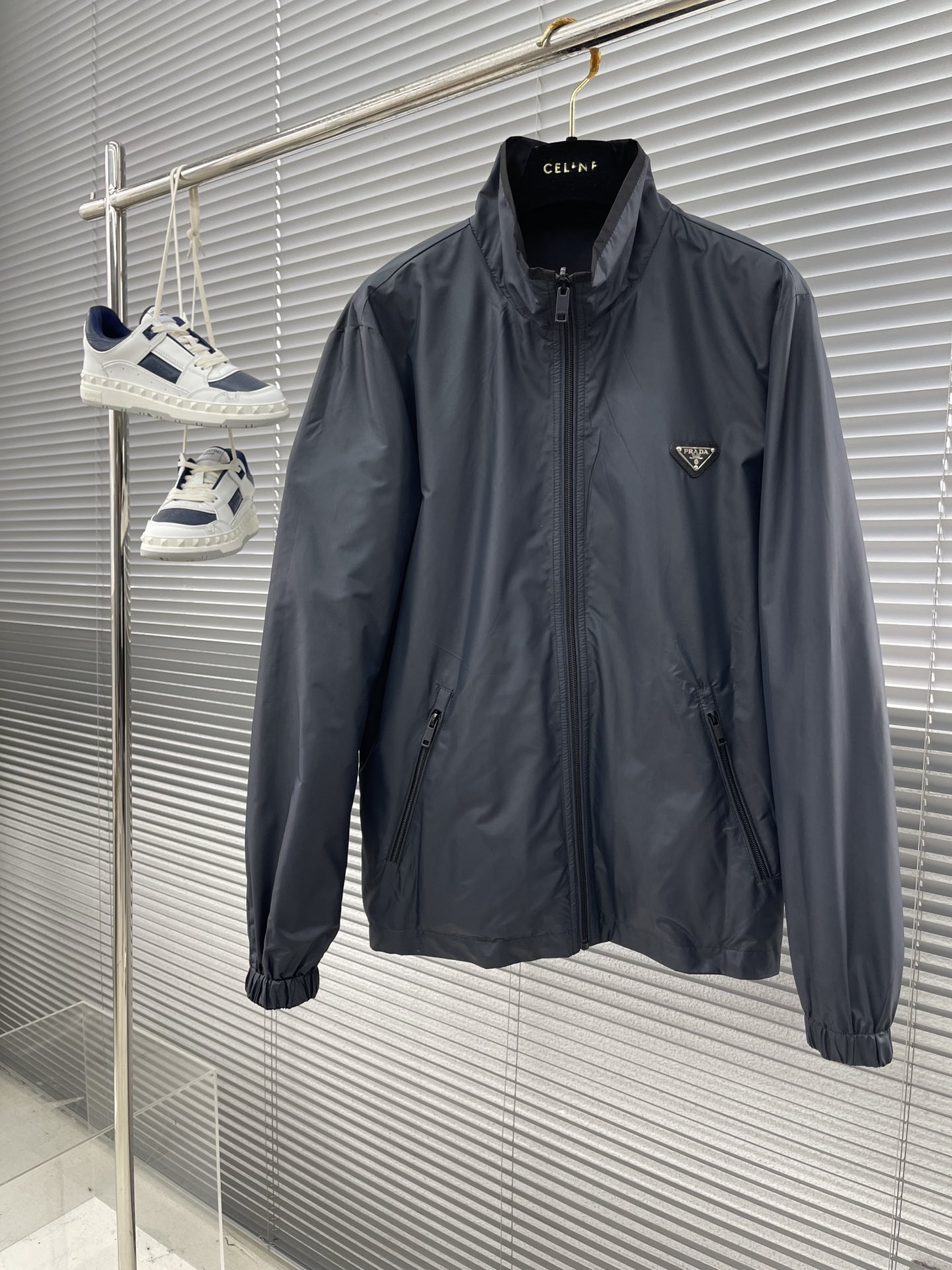 -Prad 新款男士双面休闲定制夹克外套。穿上简约干练的休闲外套，瞬间重回时髦霸气，又是活力满满的状态。