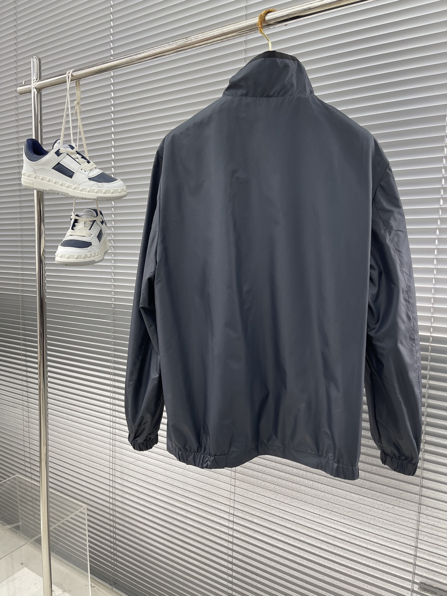 -Prad 新款男士双面休闲定制夹克外套。穿上简约干练的休闲外套，瞬间重回时髦霸气，又是活力满满的状态。