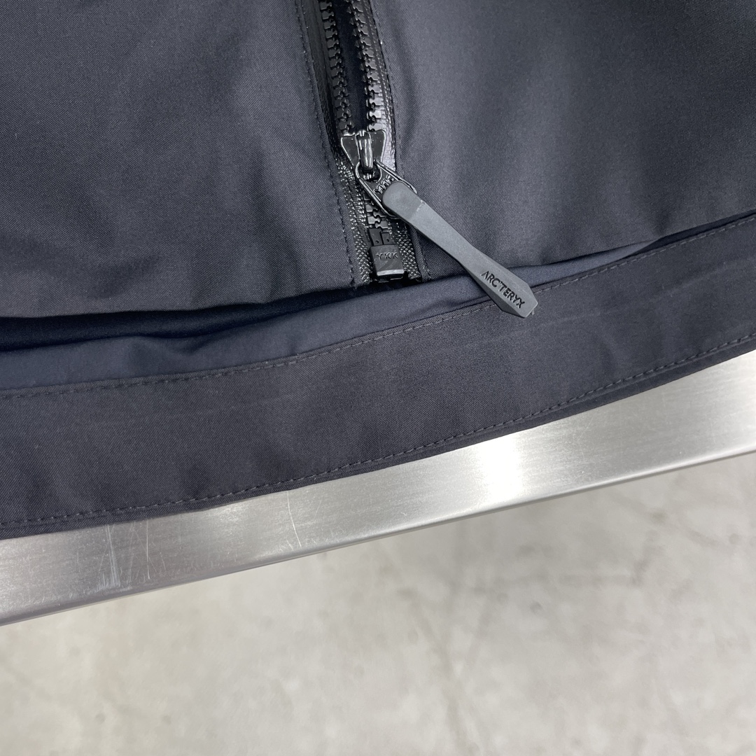 Arc'teryx Men's Black Windproof and Waterproof Lightweight Jacket 6 i1709632461 371 4
