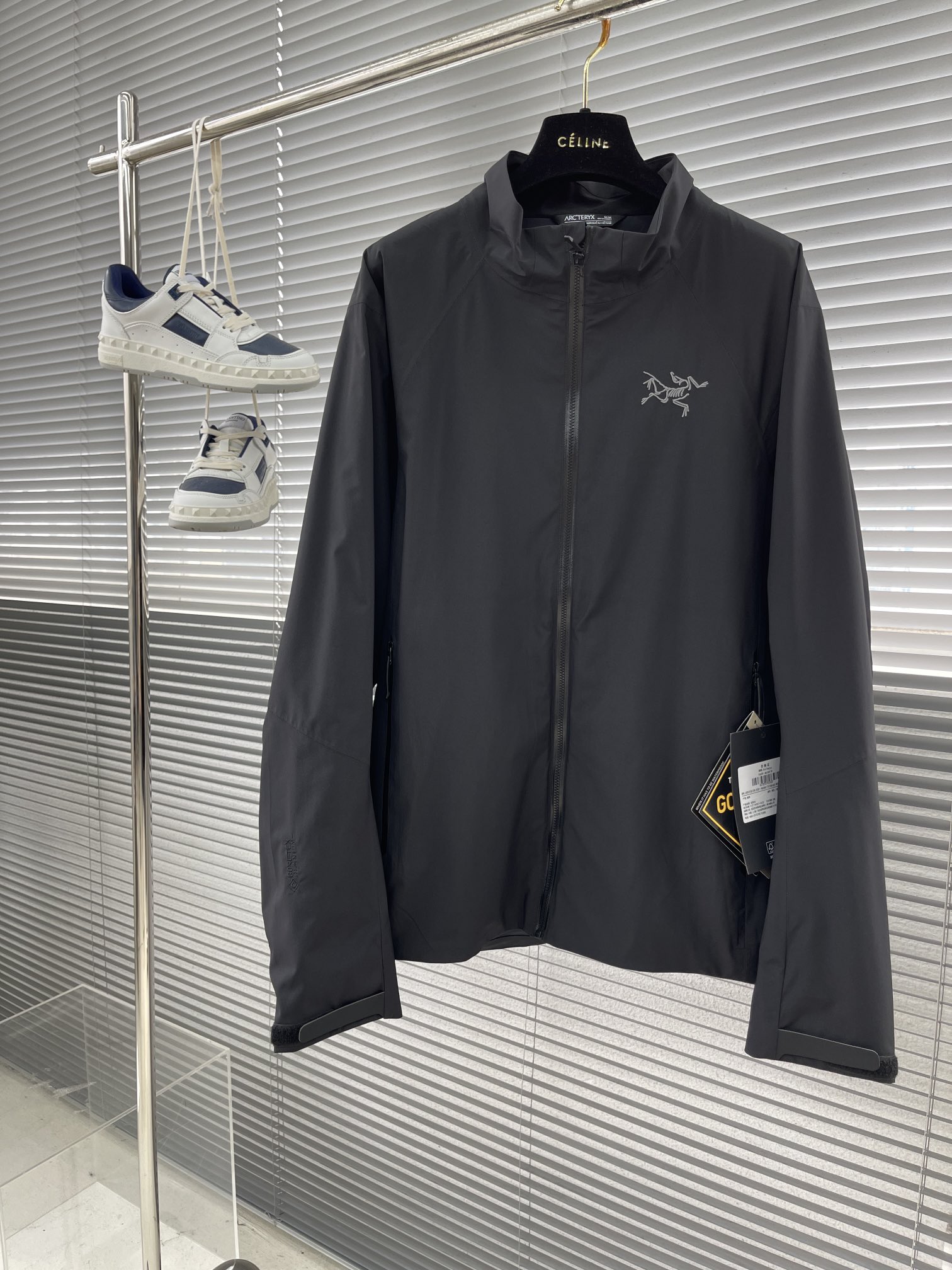 Arc'teryx Men's Black Windproof and Waterproof Lightweight Jacket 1 i1709632817 6255 0