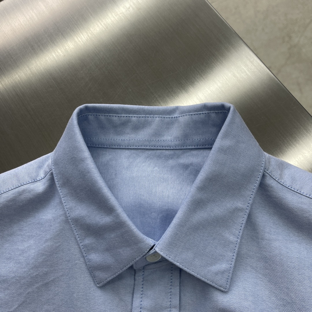 -LOEW 刺绣撞色logo牛津纺衬衫。明扣百搭款，订织牛津纺全棉面料，珍珠母贝壳扣，面料质感很好。尺码