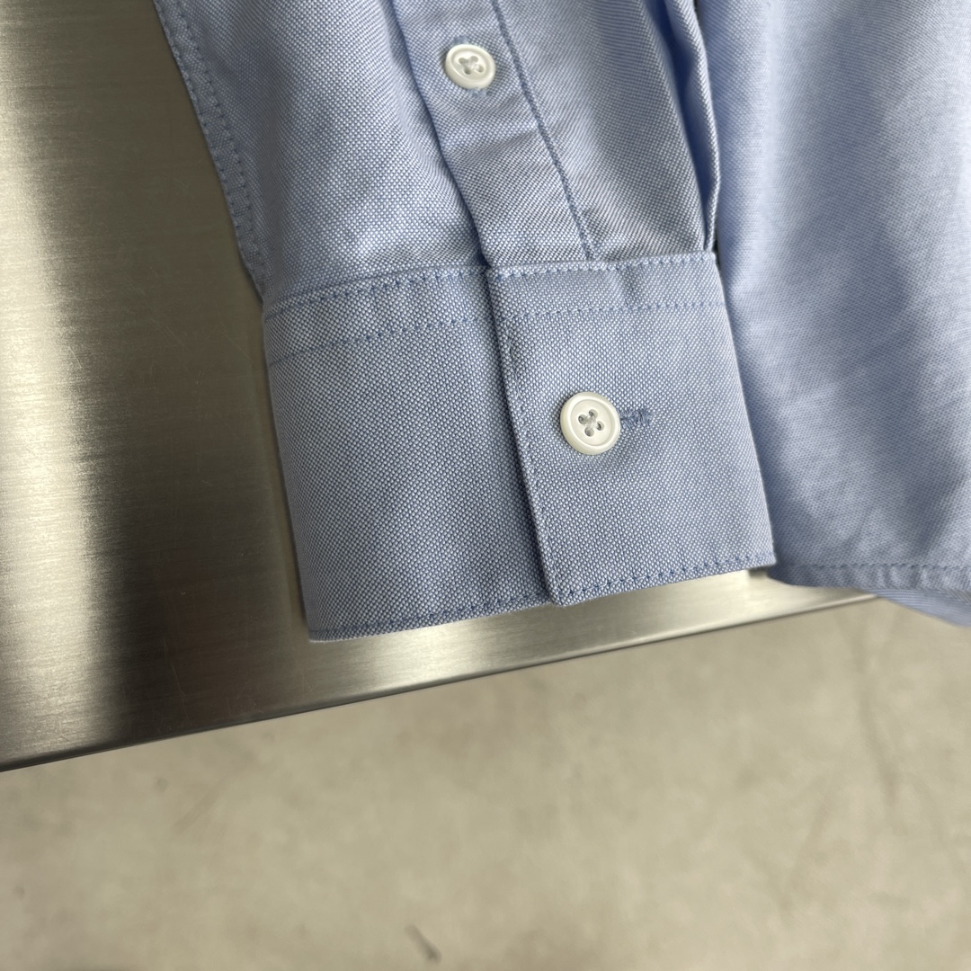 -LOEW 刺绣撞色logo牛津纺衬衫。明扣百搭款，订织牛津纺全棉面料，珍珠母贝壳扣，面料质感很好。尺码