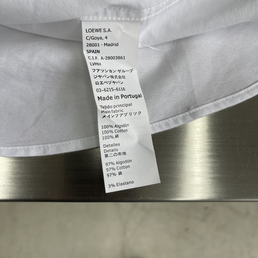 -LOEW 刺绣撞色logo牛津纺衬衫。明扣百搭款，订织牛津纺全棉面料，珍珠母贝壳扣，面料质感很好。尺码