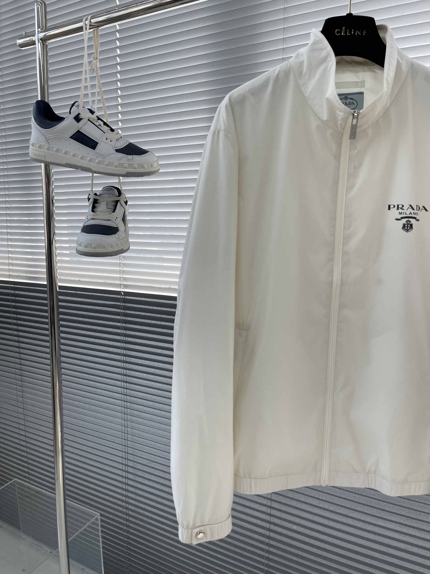  普拉达 2025春季新款夹克外套，秀场新品‼品相非常完美，双面穿舒适保暖，三标齐全色泽饱满诱人，非常出
