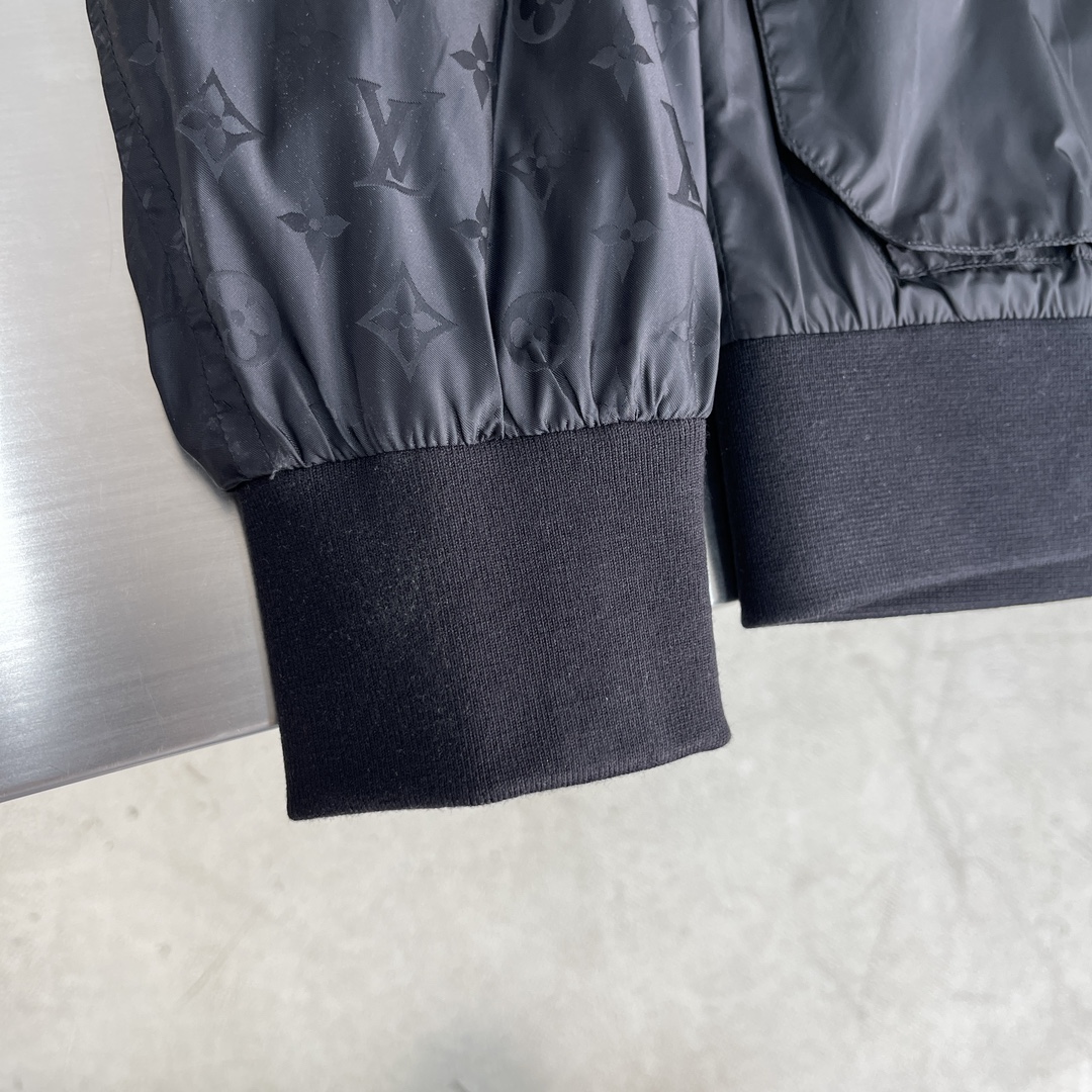 Louis Vuitton 2025 Early Spring Black Jacket - Comfortable and Stylish 6 i1711013876 4652 5