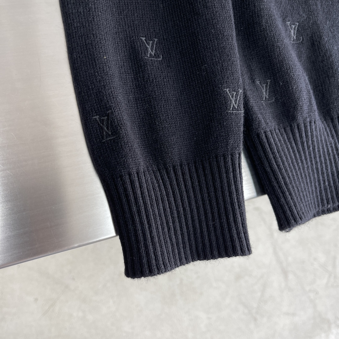 -驴牌 满身绣花套头毛衣 购入原版 15070￥。 毛料我们选用高端50%巴素兰羊毛 进行打色以及定染，