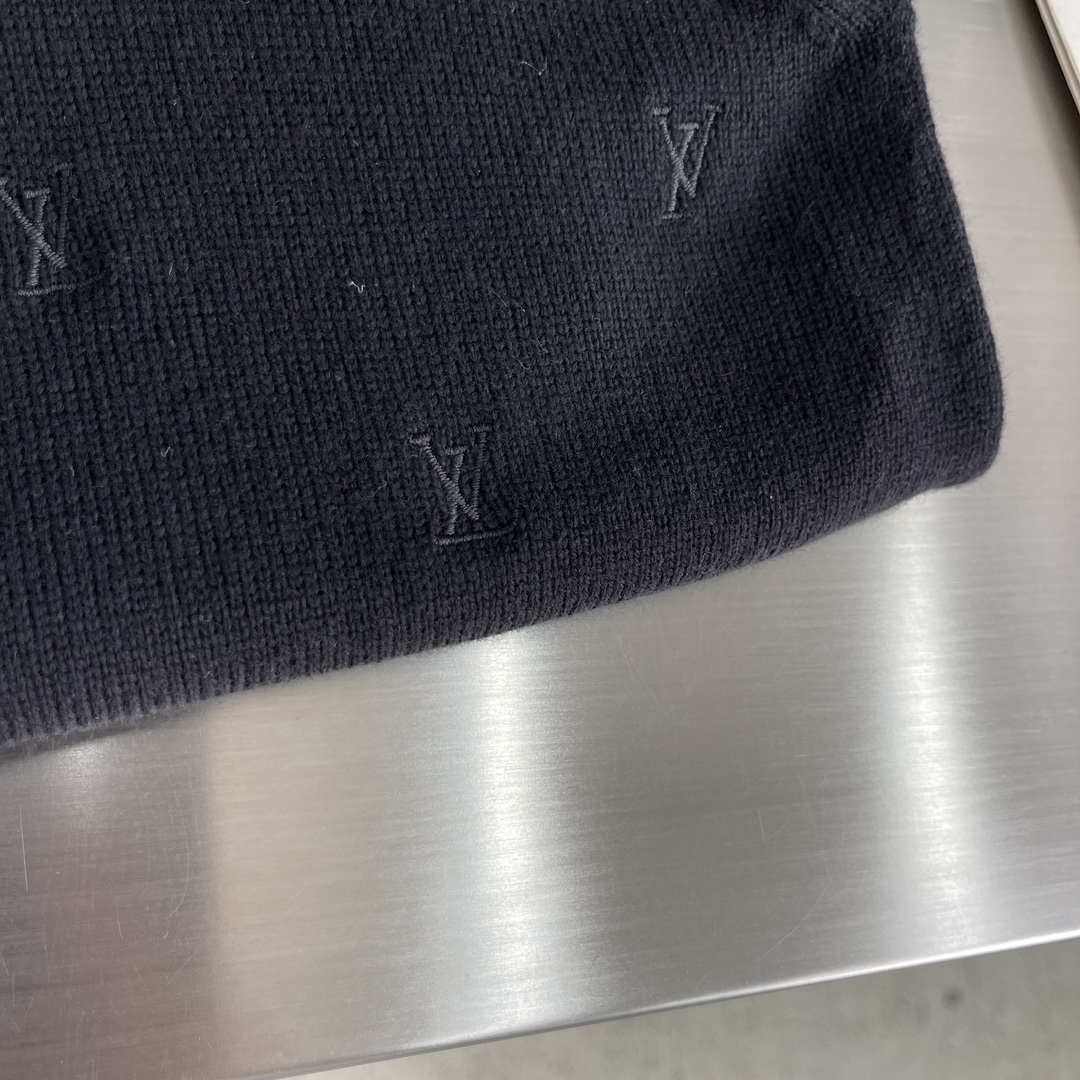 -驴牌 满身绣花套头毛衣 购入原版 15070￥。 毛料我们选用高端50%巴素兰羊毛 进行打色以及定染，