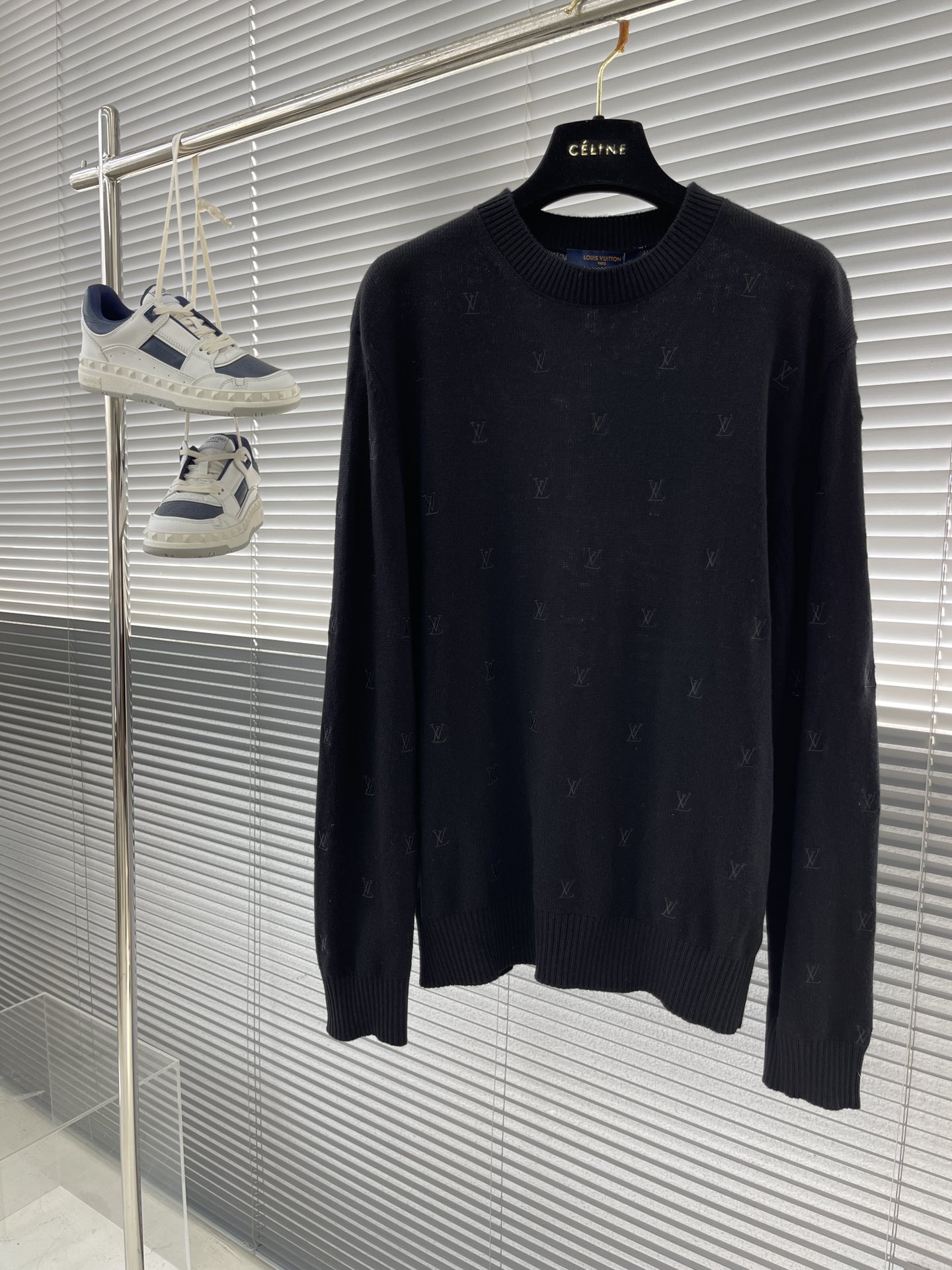 -驴牌 满身绣花套头毛衣 购入原版 15070￥。 毛料我们选用高端50%巴素兰羊毛 进行打色以及定染，