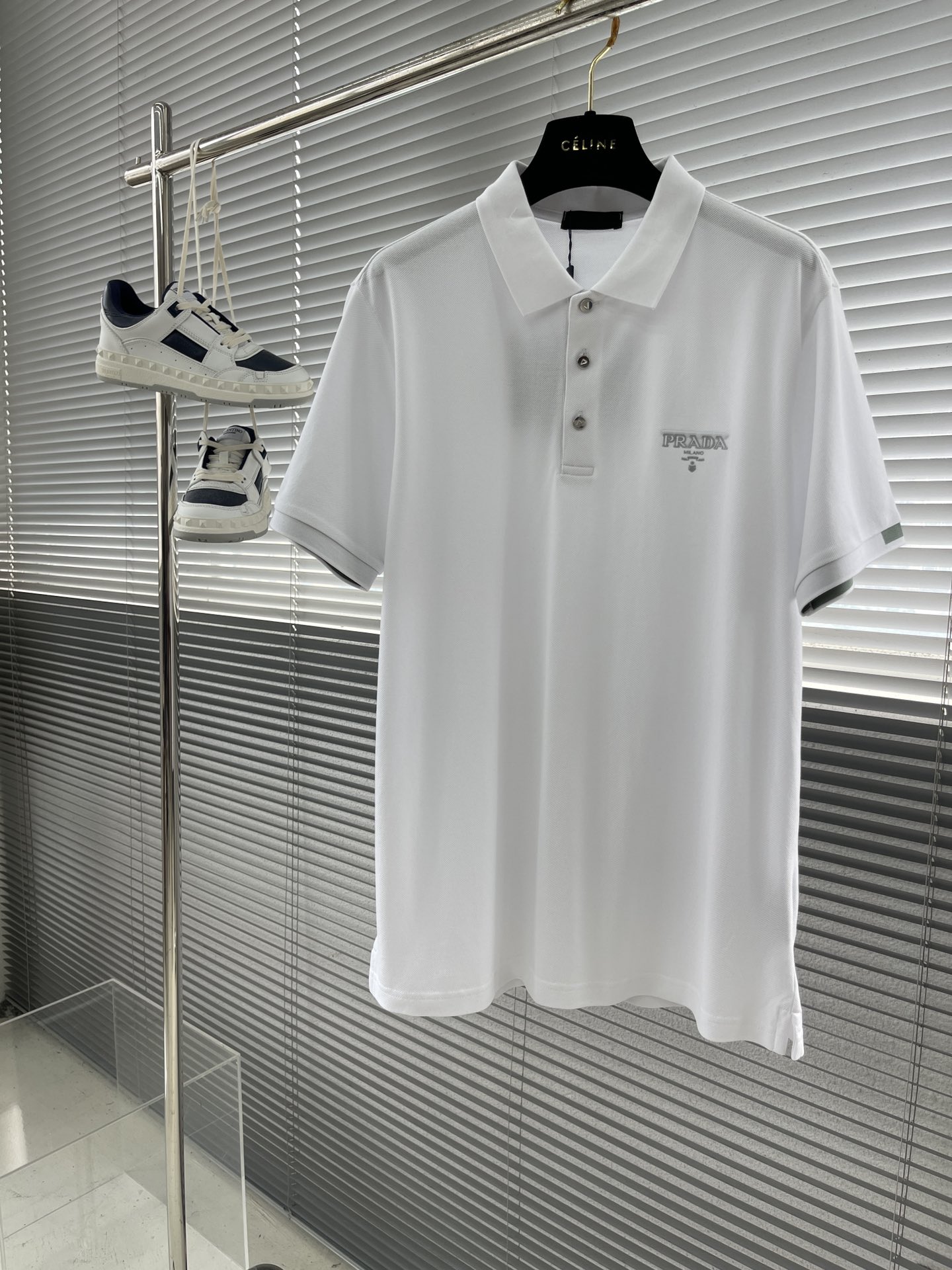 

-PRAD 25SS字母Logo翻领Polo
精选原版大单珠地面料  面料立体有型 领子螺纹同步染色