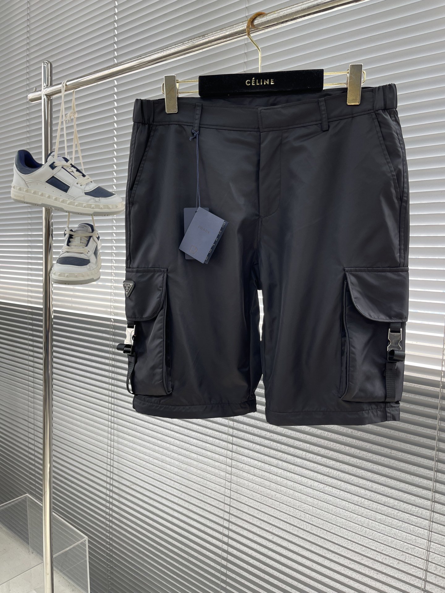 短裤ewdydy\n\n-PRAD 24SS夏季最新顶级短袖套装 原版定制面料 五金 时尚百搭 高端系列\n码数：sbed-56（M-3XL）