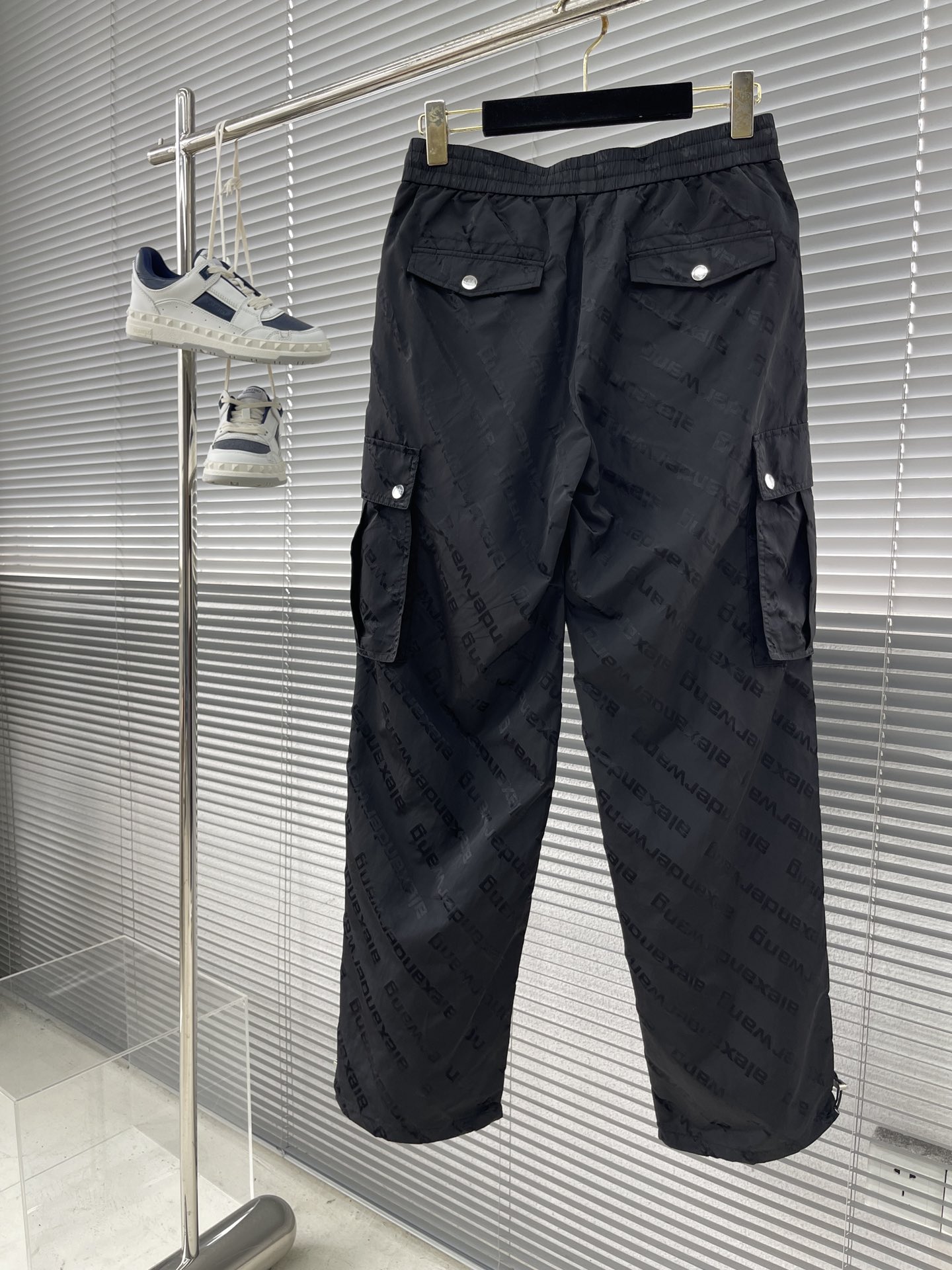 Alexander Wang Jacquard Weave Cargo Pants - Custom High-Density Fabric 8 i1713525039 1511 4