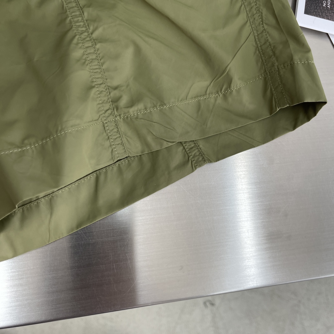 “Ami Sports Shorts: Techno-Sensitized Fabric, Logo Print, Various Sizes Available” - 图片 7