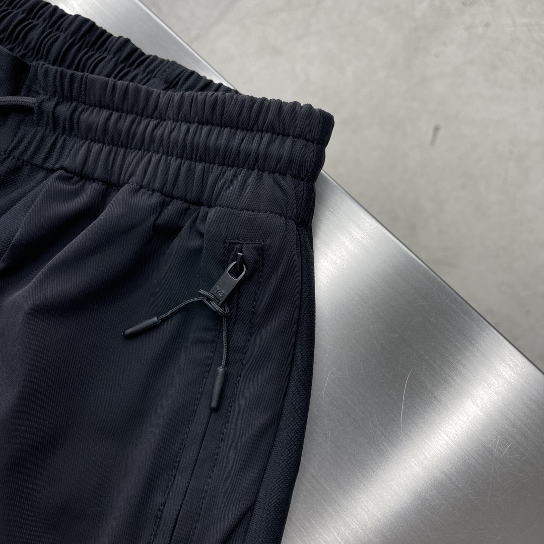 Y-3 2024 Tear-Proof Nylon Shorts with Organic Cotton Material and Magnetic Suction Button - 图片 6