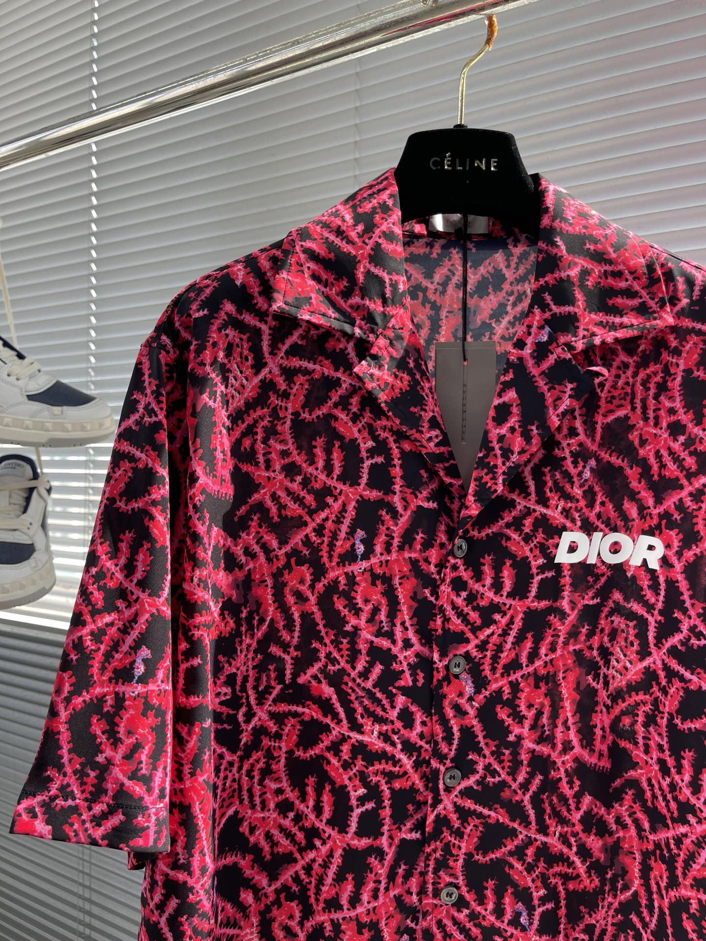 Dior Men's Coral Print Silk Twill Short Sleeve Shirt - Black and Red 3 i1719135365 825 3