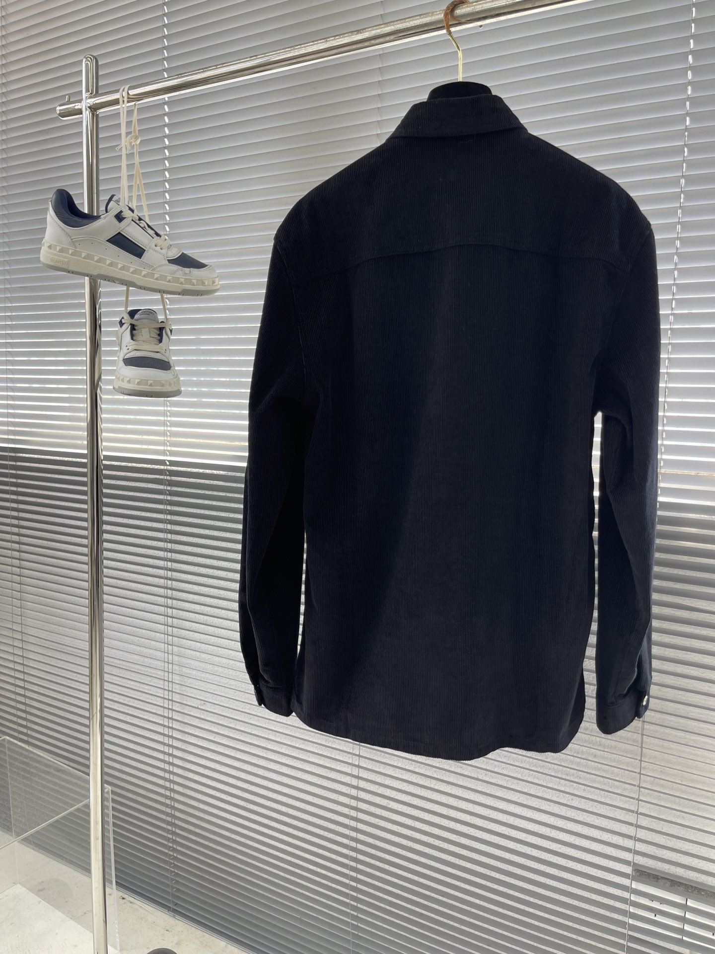 

-PRAD 灯芯绒休闲套装衬衣
此款定制面料，高品质灯芯绒 手感柔软轻薄舒适，包容不同体型！版型宽松