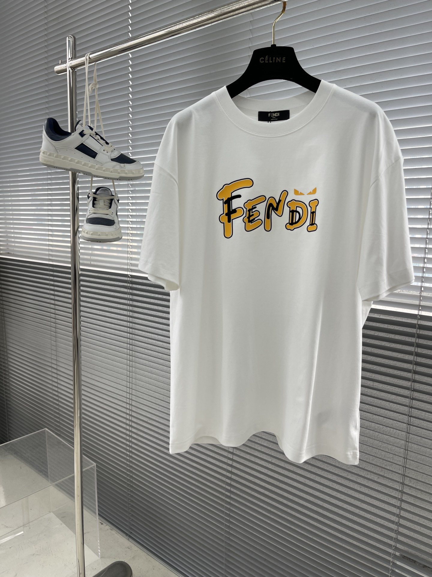 NO:125005,FEND 2025 summer latest product, special counters are available at the same time, original singles, casual and fashionable round neck short-sleeved T-shirt, imported original fabric, top-grade printed craft letter pattern logo, unique design, comfortable and breathable upper body, extremely high grade, and handsome upper body S-XL08,,fendi, T-shirt,tees, t-shirt,alexander wang19860909FEND 2025夏季最新品,专柜同步有售,原单狠货,休闲时尚圆领短袖T恤,进口原版面料,顶级印花工艺字母图案logo,独特设计,上身舒适透气,档次极高,上身帅气十足 码数S-XL08,,fendi,T-shirt,tees，t-shirt,alexander wang,Men's clothing