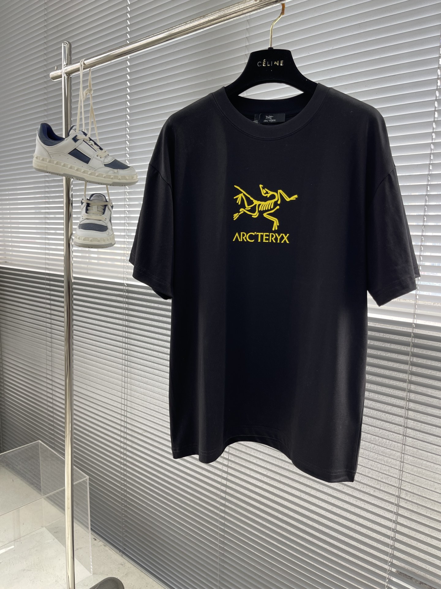 NO:125008,25ss Bird Home Three-dimensional logo pattern printed short-sleeved T-shirt worth winning this summer. The gallery-shaped style is cut, the fabric is thick, not the smooth cotton sports material, structural line design, low-key, versatile, classic and a little fashionable. It is a complete T-shirt BI product!  Heavy Industry is exquisite in the production of the version, and is impeccable from the inside to the outside. This short-sleeved style is really hard to find. Using the younger design language, it deeply reshapes the aesthetics of the mountain system from the perspective of outdoor functionality and breaks the outdoor dressing rules from the city to the mountains!  Same model for men and women Size S-3XL08, jil sander, T-shirt,tees, t-shirt,alexander wang1986090925ss 鸟家 立体logo图案印花短袖 这个夏天值得拿下的一款绝世短袖T恤 廊形版型裁剪,面料厚实 不是滑滑的那种棉质地运动料 结构线设计,低调百搭经典还有点小时尚 是妥妥的T恤BI备单品！重工对版制作,实物考究,从里到外都是无可挑剔的 这款短袖真的一票难求 用年轻化设计语言,从户外功能性角度深度重塑山系美学 打破从城市到山野的户外穿衣法则！ 男女同款 尺码S-3XL08,,jil sander,T-shirt,tees，t-shirt,alexander wang,Men's clothing