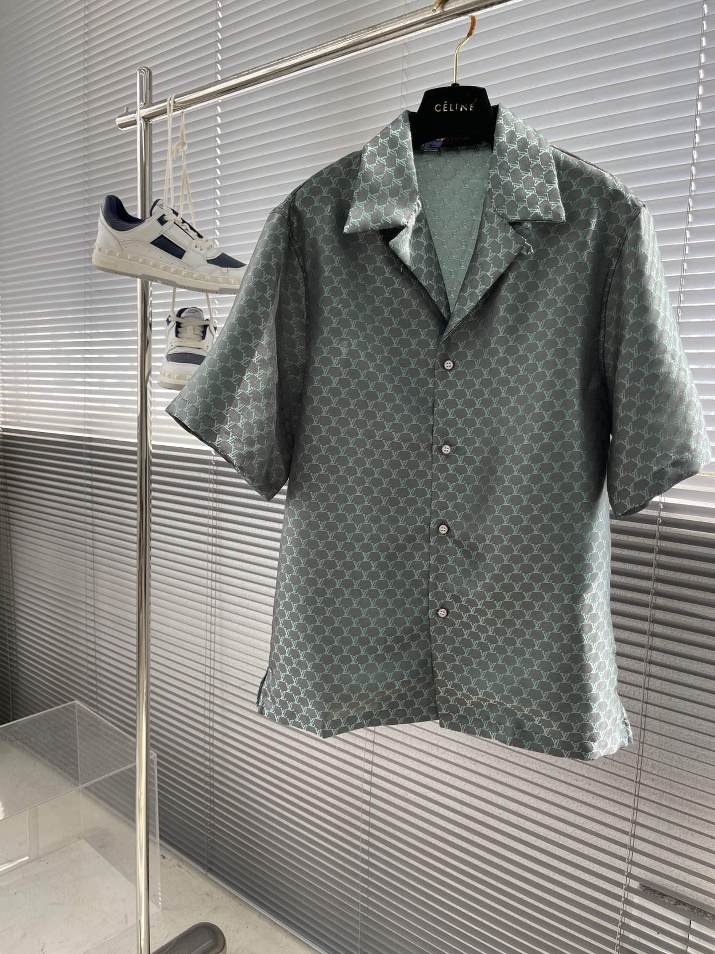 Louis Vuitton Silk Blend Short-Sleeve Shirt 1V Fishnet Jacquard Pattern 1 i1719739584 2975 1