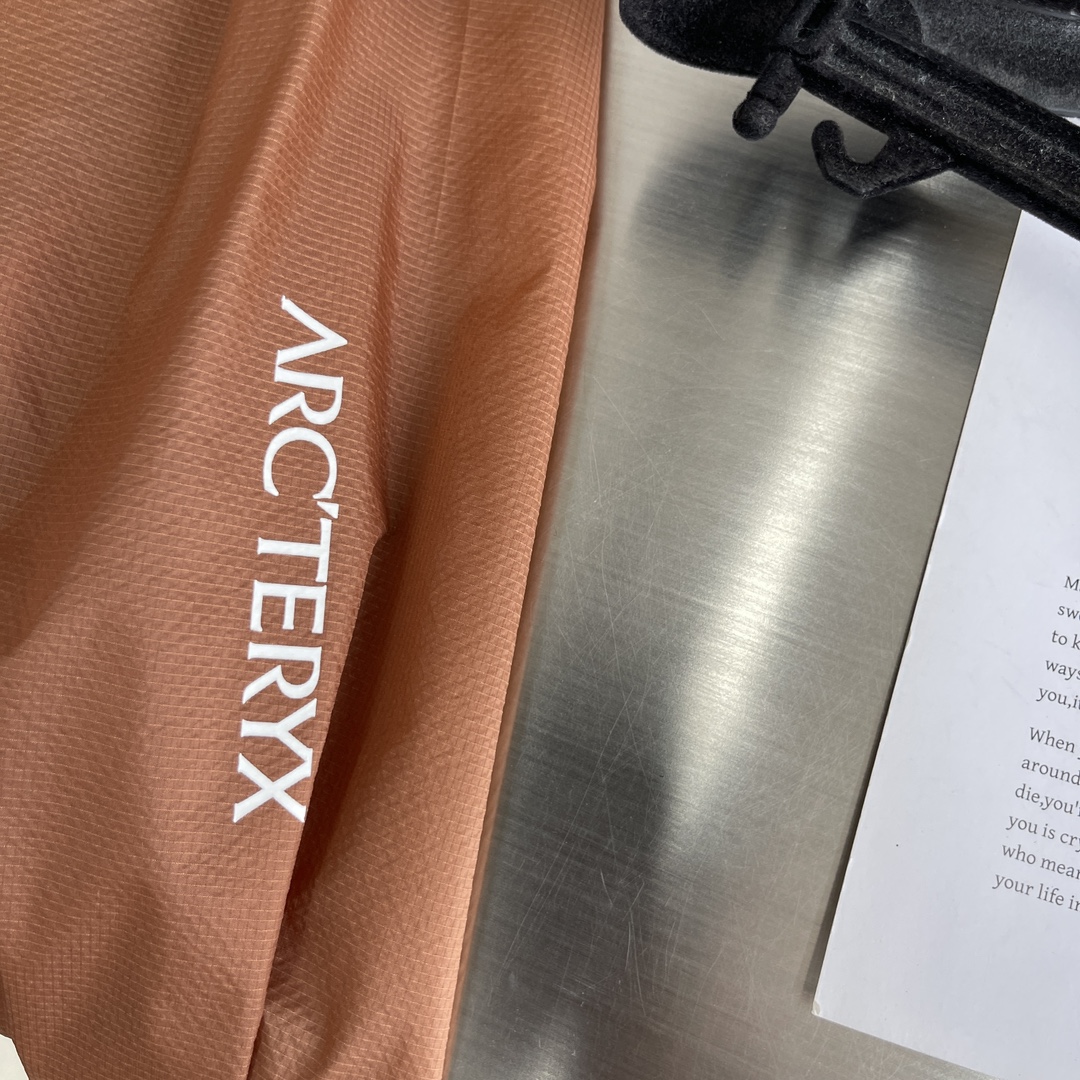 -🐦 鸟家 24夏季最新款连帽防晒服！穿着舒适 质感超强 运动休闲 出行必备！穿着时间长，整体设计时尚简