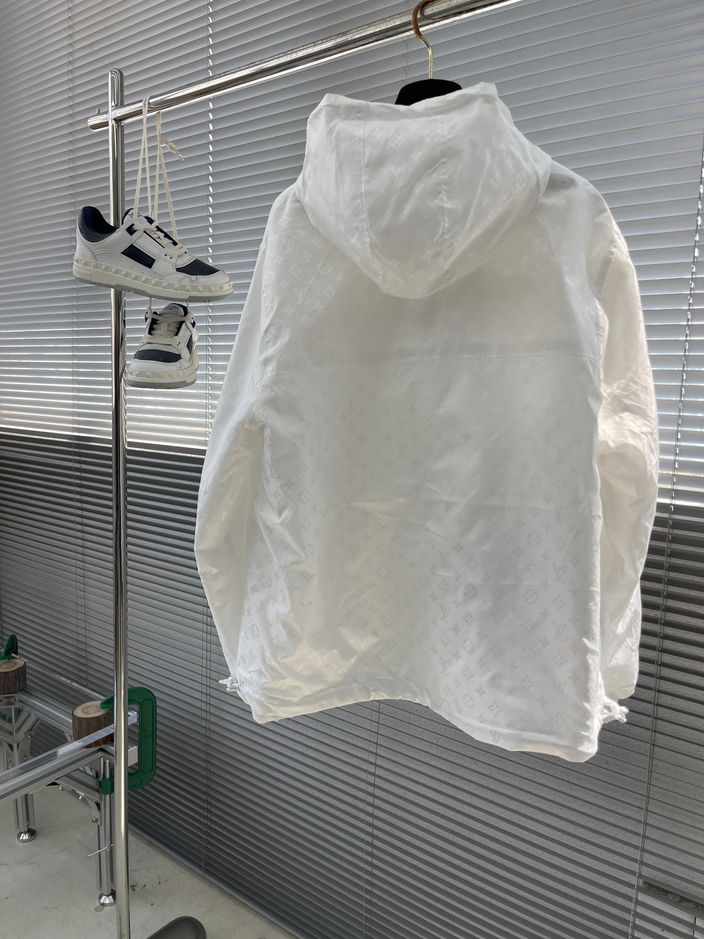Louis Vuitton White Nylon Windbreaker Jacket with Logo Details - Unisex 8 i1721902976 4589 3