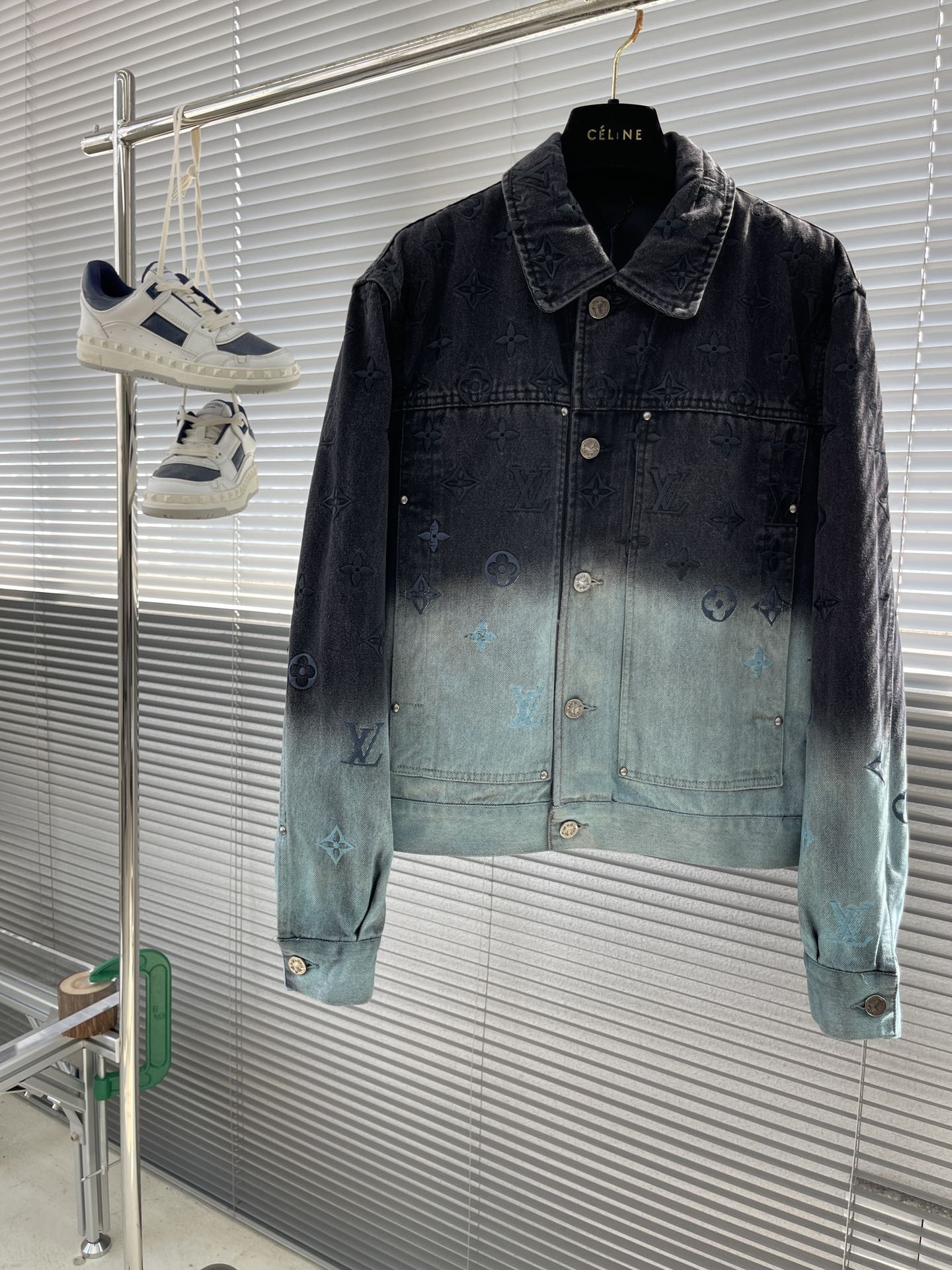 Louis Vuitton 24SS New Denim Jacket with Tie-Dye Aurora Monogram Embroidery 1 i1723624000 7971 1