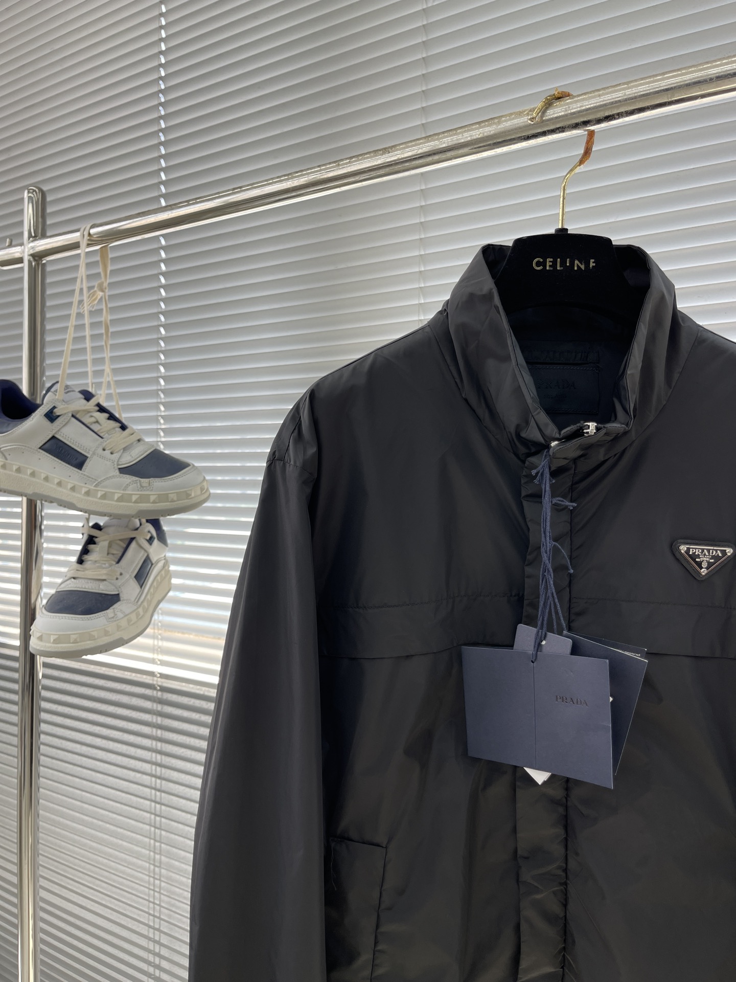 Prada 2025 Lightweight Jacket: Classic Stand Collar, Iconic Triangle Logo 2 i1723715342 4797 1
