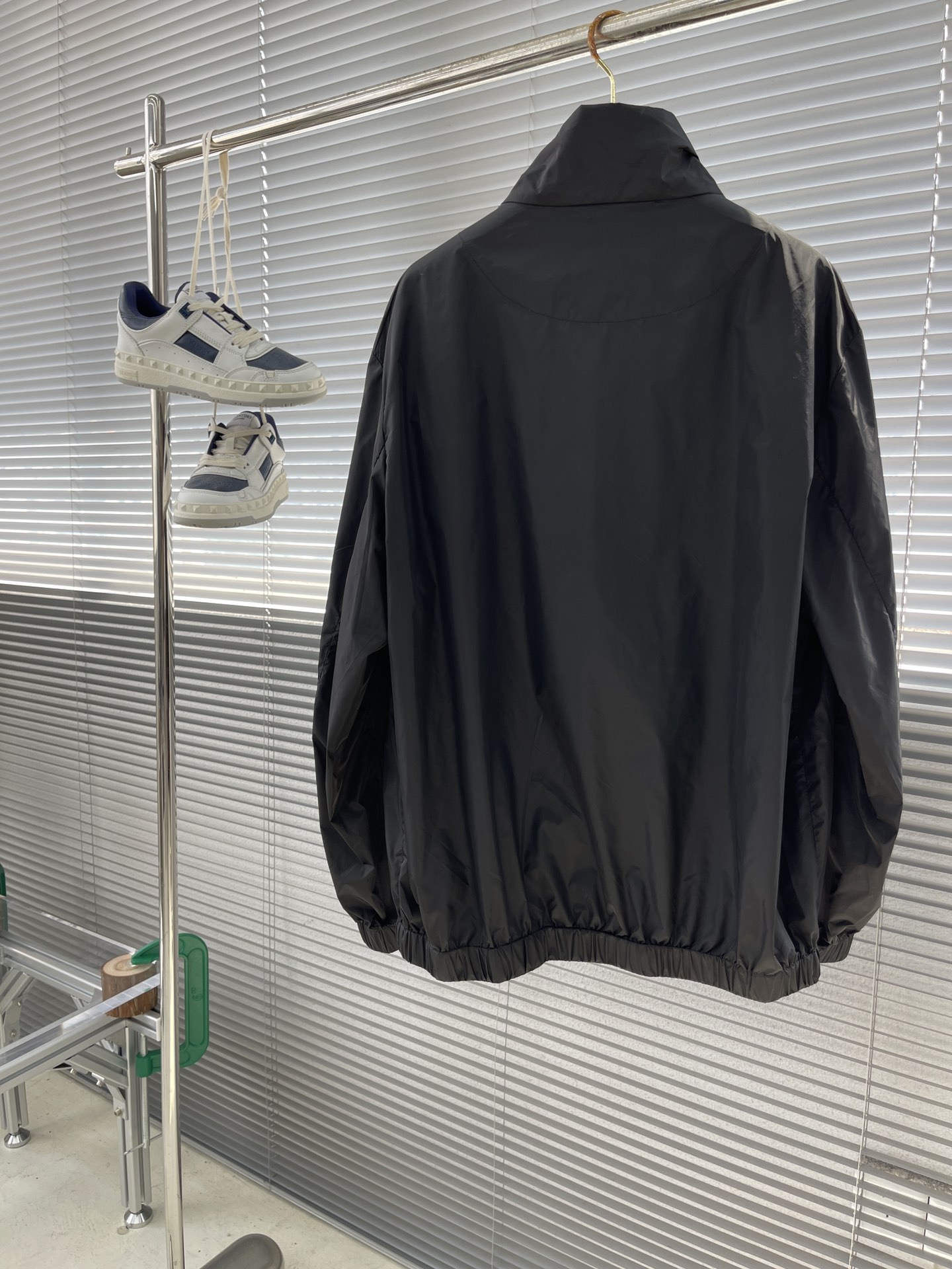 Prada 2025 Lightweight Jacket: Classic Stand Collar, Iconic Triangle Logo 3 i1723715342 6523 0