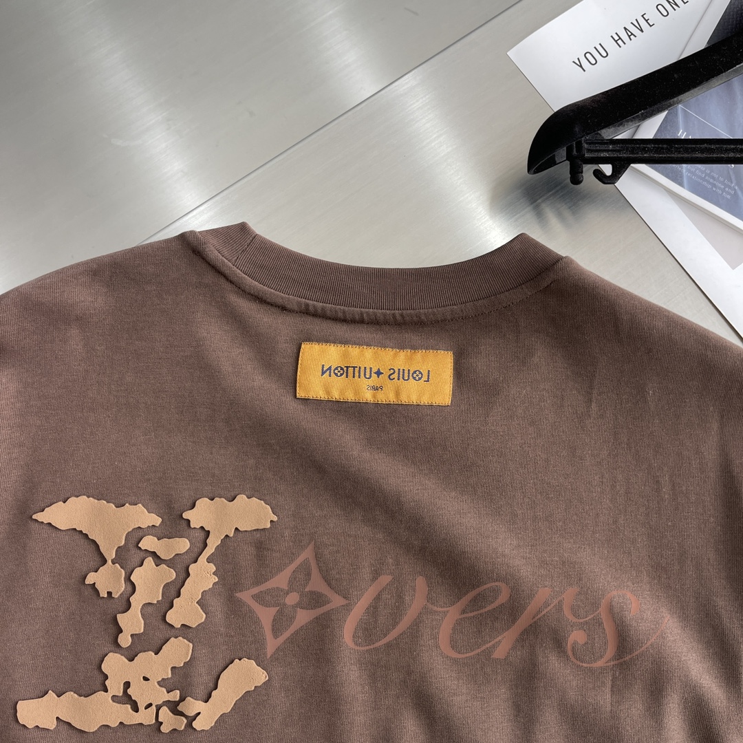 Louis Vuitton Men's Brown Carbon Brushed Cotton Short Sleeve T-Shirt 8 i1724922622 5476 1