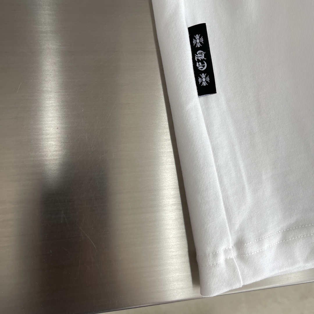 -CH 克罗心 长袖系列尺码: m-5xL版型：微阔版型克重：270克重成份：碳素磨毛罗马棉平纹面料 纹