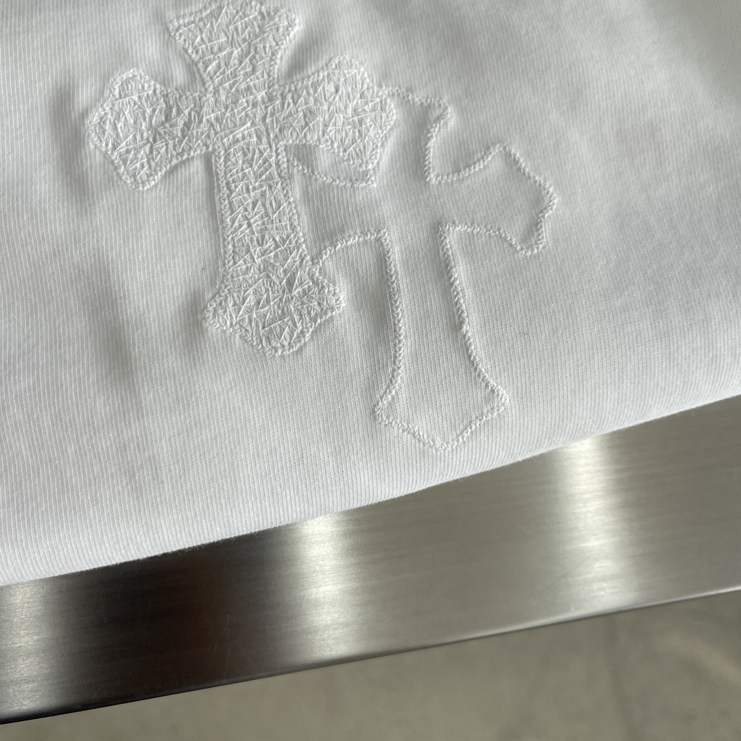 -CH 克罗心 长袖系列尺码: m-5xL版型：微阔版型克重：270克重成份：碳素磨毛罗马棉平纹面料 纹