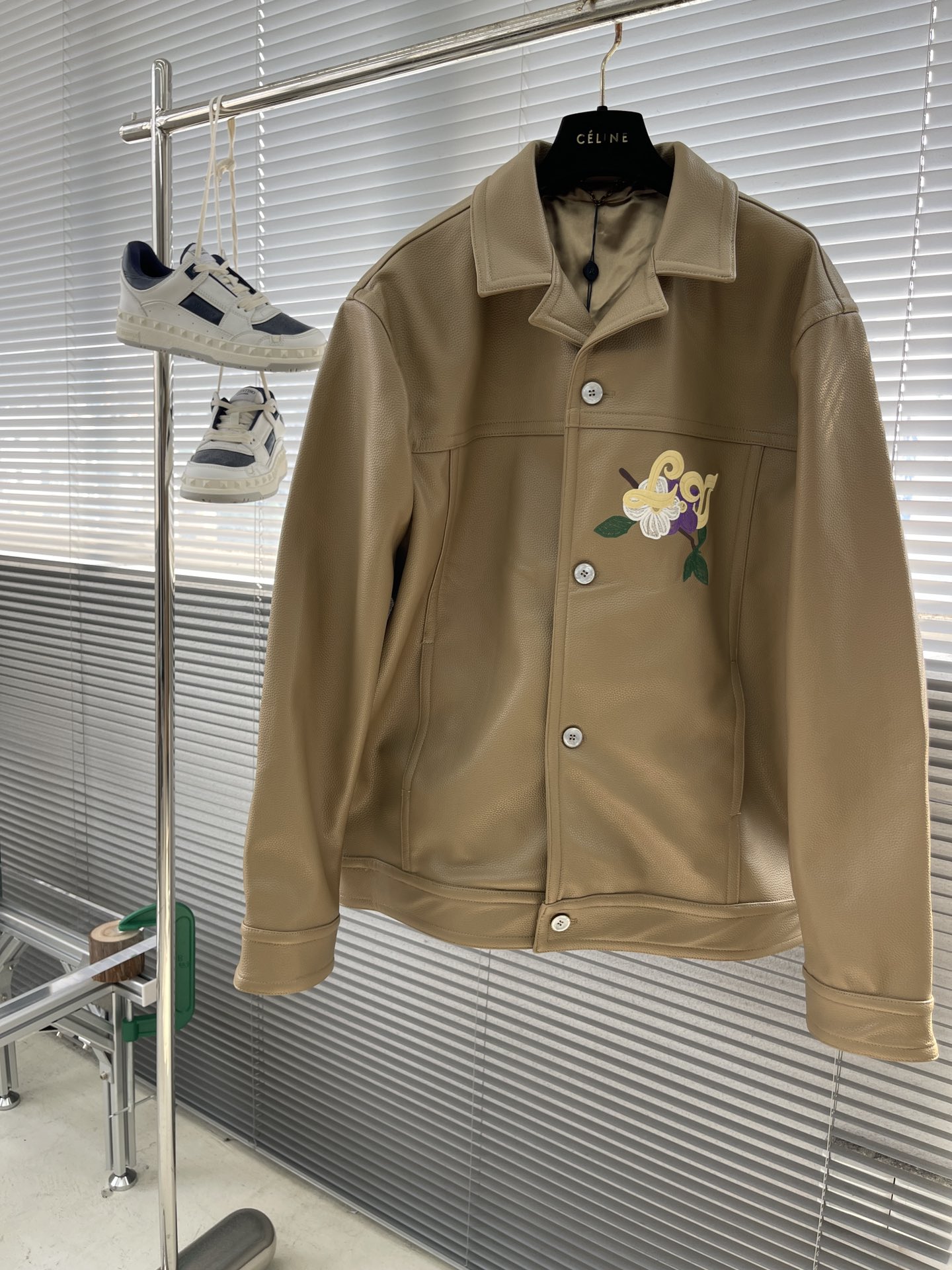 Louis Vuitton 24SS Waist-fitting Jacket with Exquisite Grain Leather 1 i1724923516 233 0