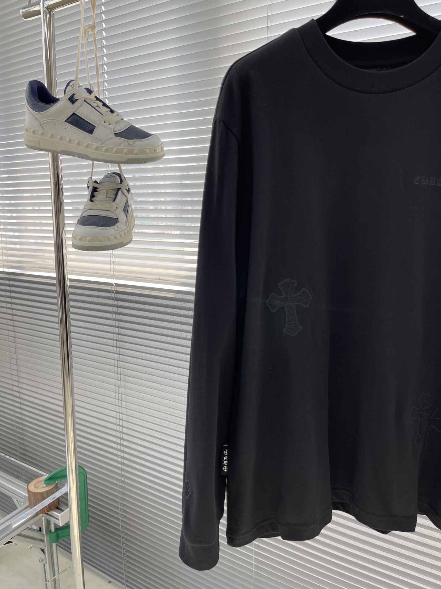 -CH 克罗心 长袖系列尺码: m-5xL版型：微阔版型克重：270克重成份：碳素磨毛罗马棉平纹面料 纹