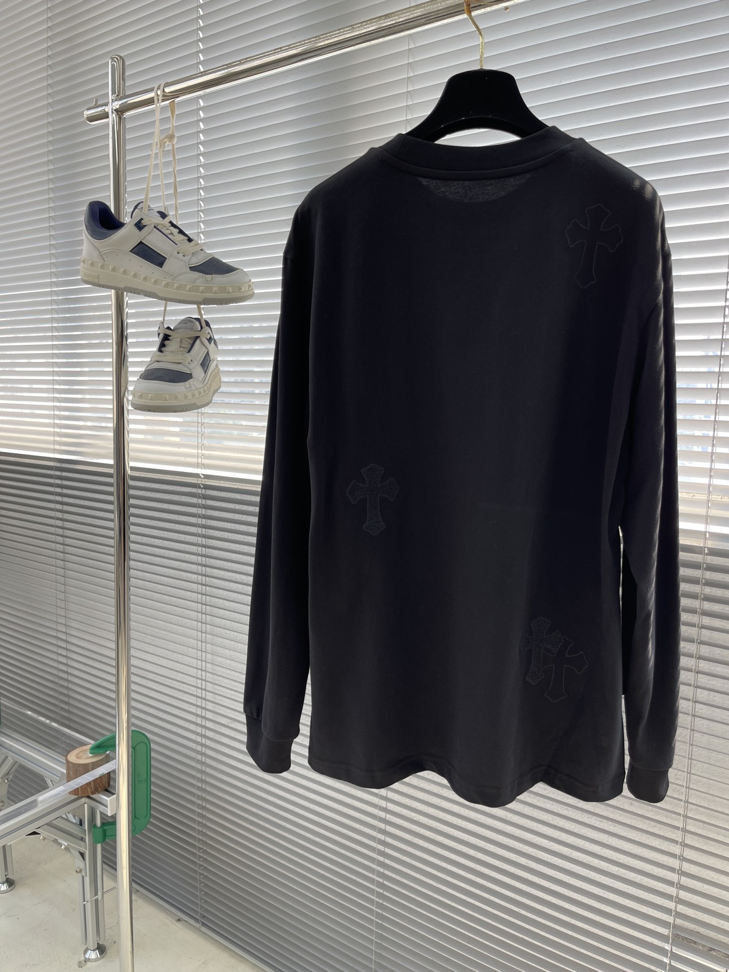 -CH 克罗心 长袖系列尺码: m-5xL版型：微阔版型克重：270克重成份：碳素磨毛罗马棉平纹面料 纹