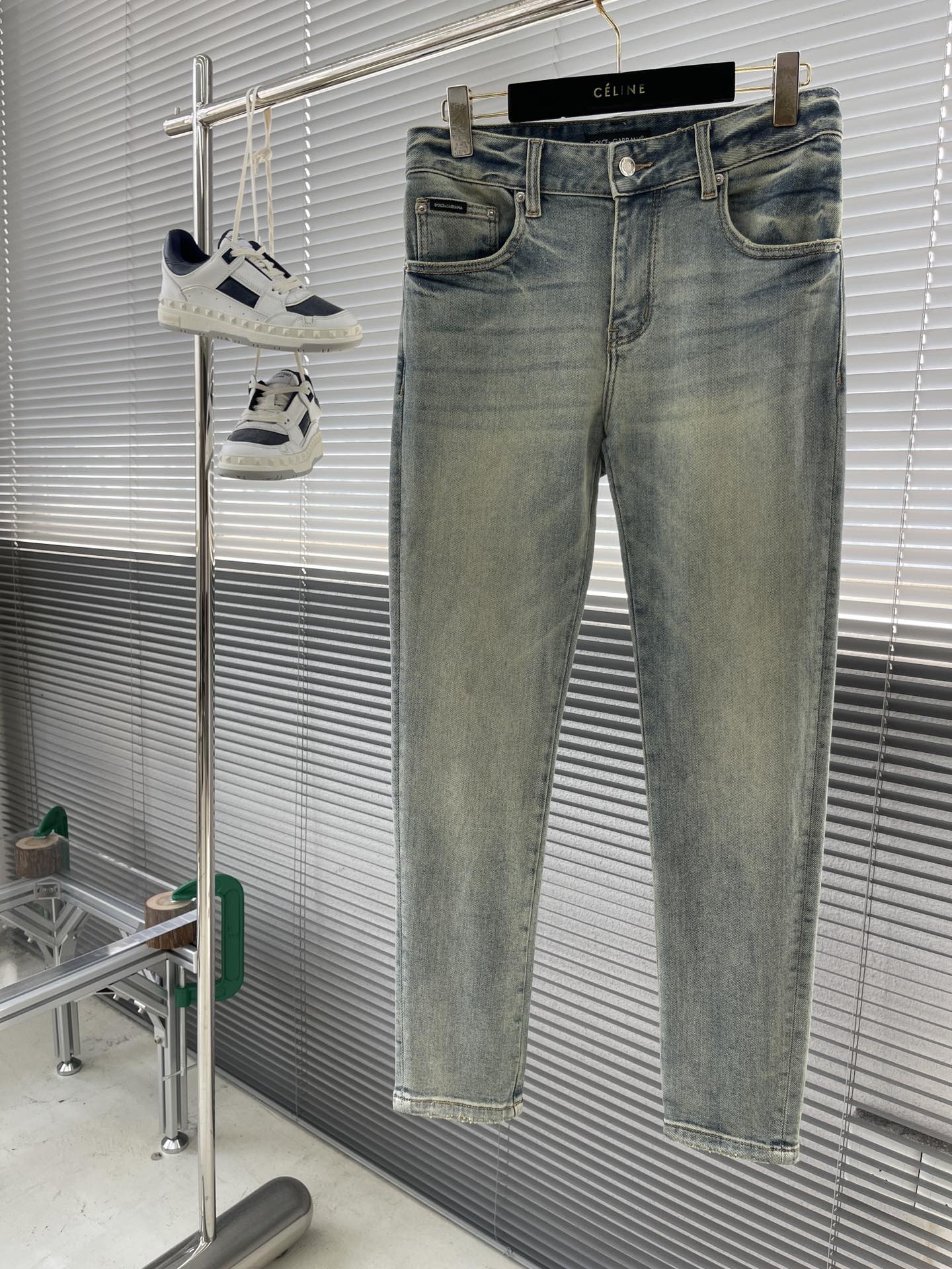 Dolce & Gabbana 25SS Distressed Denim Jeans with DG Logo - Sizes 28-38 2 i1726130968 2437 1
