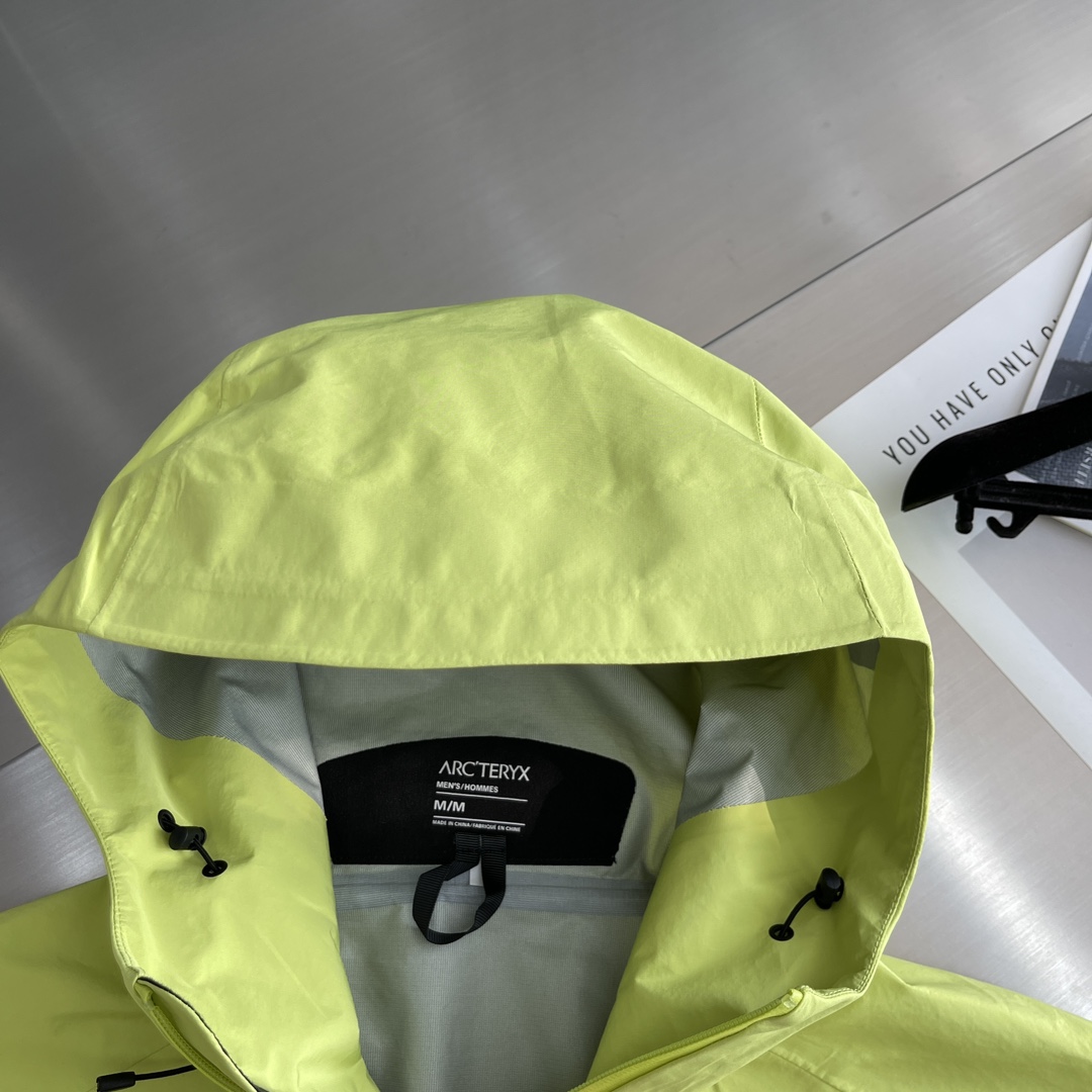 Arc'teryx Beta LT Gore-Tex Waterproof Hooded Jacket - Versatile and Durable 4 i1726134231 4976 3