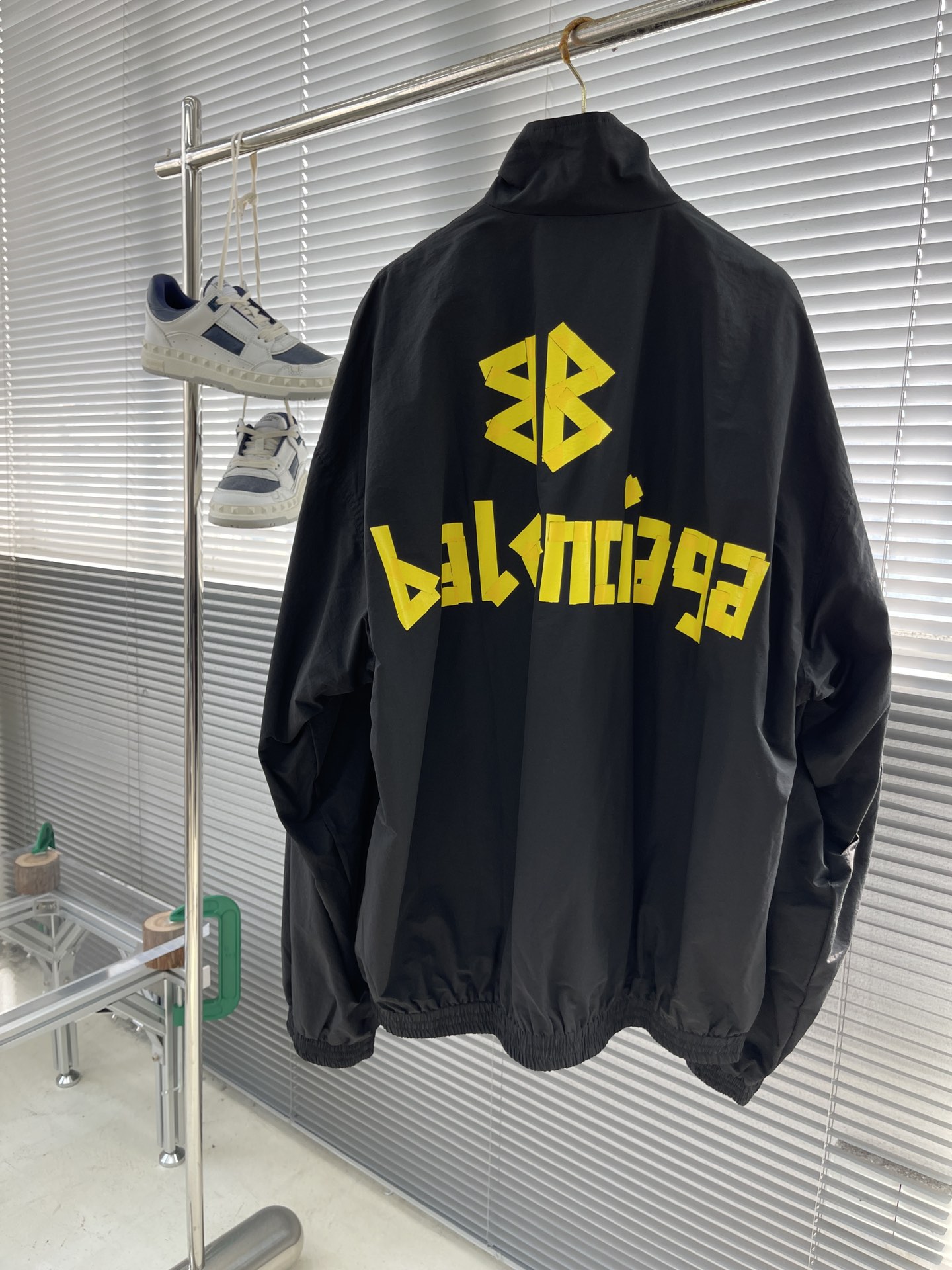 -Balenciag胶带夹克外套定制尚品锦纶绸以及满天星网布质感十足舒适贴肤前幅饰以同质化cleanfi