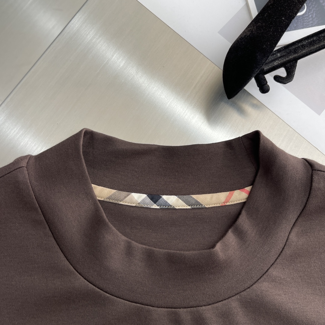 Burberry Women's Brown Short Sleeve T-Shirt - Refined & Comfortable 19 i1727610759 2395 3