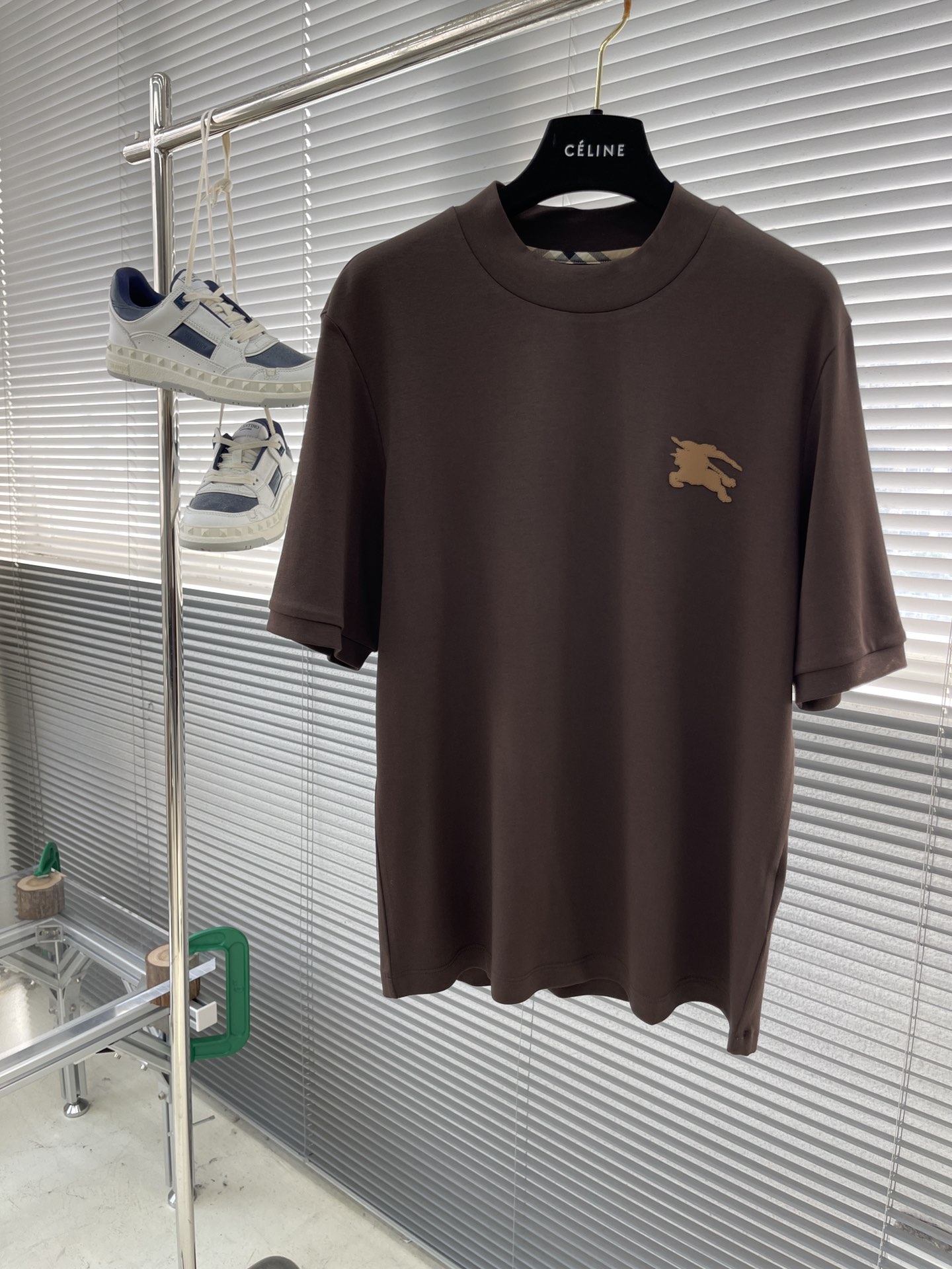 Elegante Camiseta Burberry de Manga Corta para Mujer - Colección 2025
