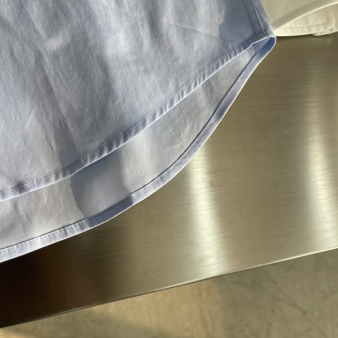 秋冬 -PRAD 撞色领子细节府绸微弹力衬衫。明扣款，这款面料带弹力，穿着舒适！尺码:S-XXLS码衣长