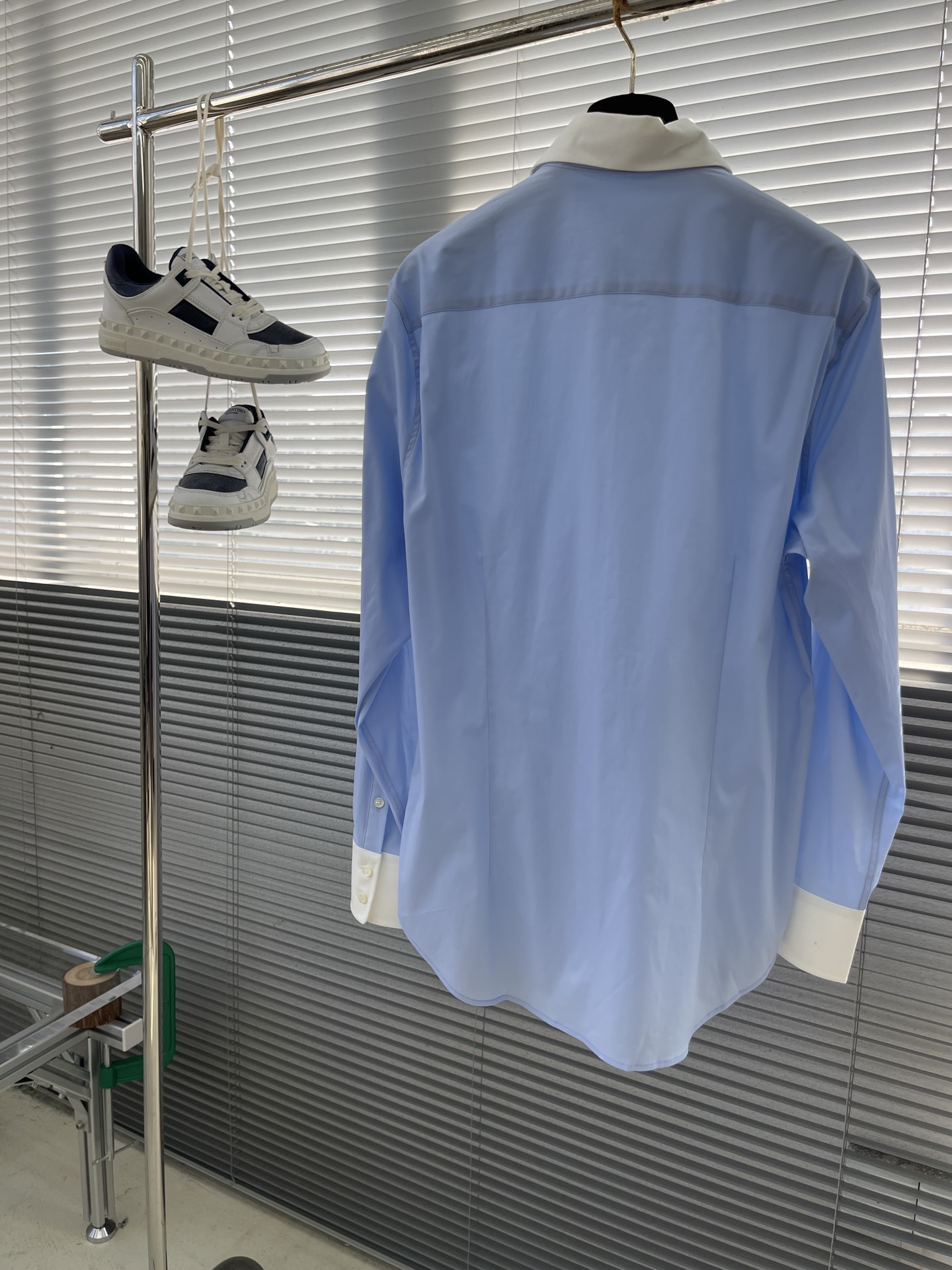 秋冬 -PRAD 撞色领子细节府绸微弹力衬衫。明扣款，这款面料带弹力，穿着舒适！尺码:S-XXLS码衣长