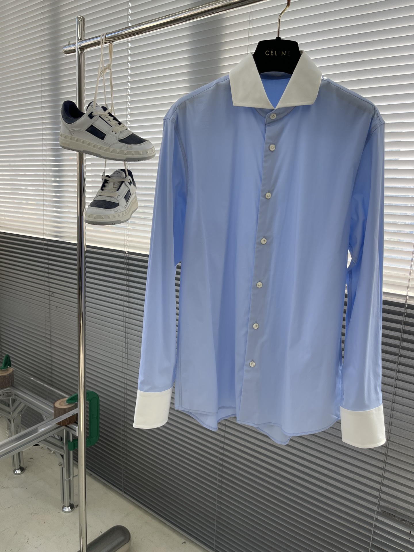 秋冬 -PRAD 撞色领子细节府绸微弹力衬衫。明扣款，这款面料带弹力，穿着舒适！尺码:S-XXLS码衣长