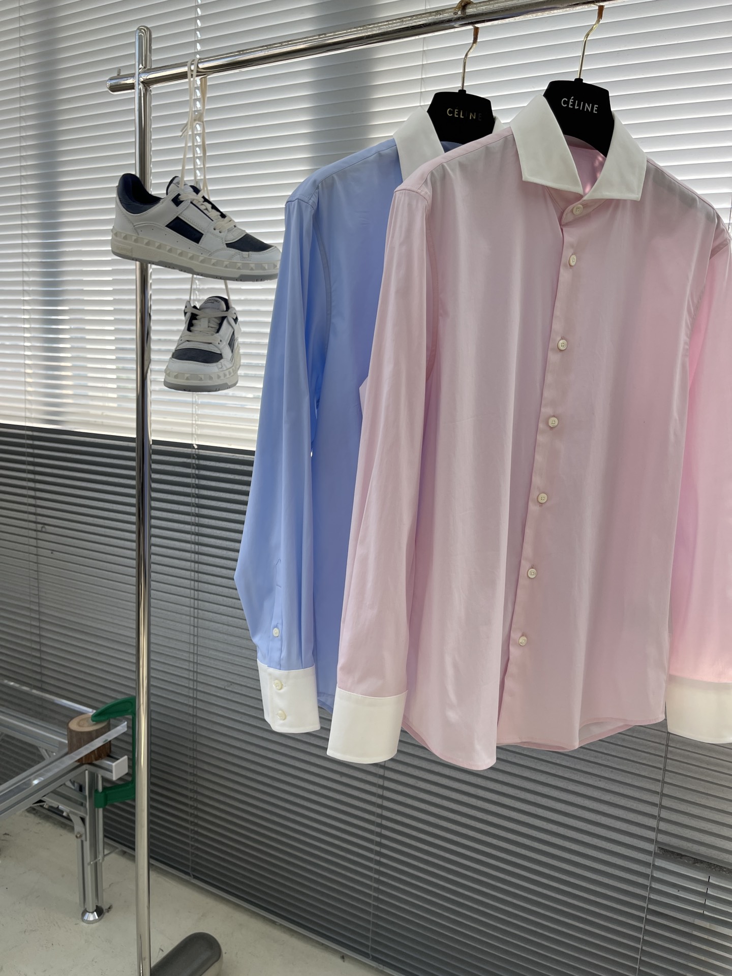 秋冬 -PRAD 撞色领子细节府绸微弹力衬衫。明扣款，这款面料带弹力，穿着舒适！尺码:S-XXLS码衣长