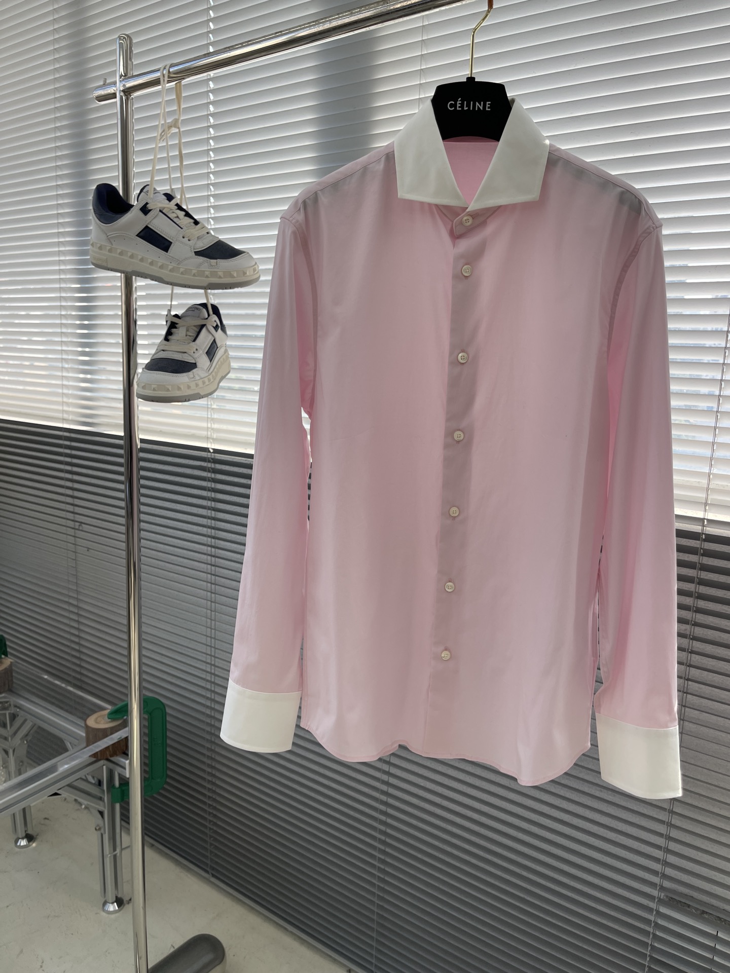 秋冬 -PRAD 撞色领子细节府绸微弹力衬衫。明扣款，这款面料带弹力，穿着舒适！尺码:S-XXLS码衣长