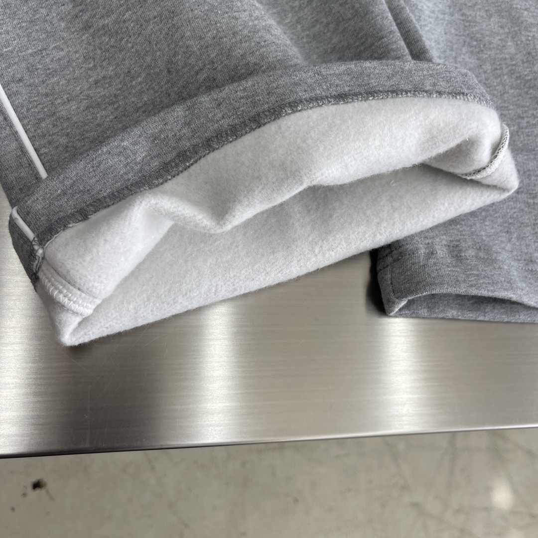 Celine Loose Fit Women's Sweatpants Classic Modern Style 9 i1730278874 1827 0
