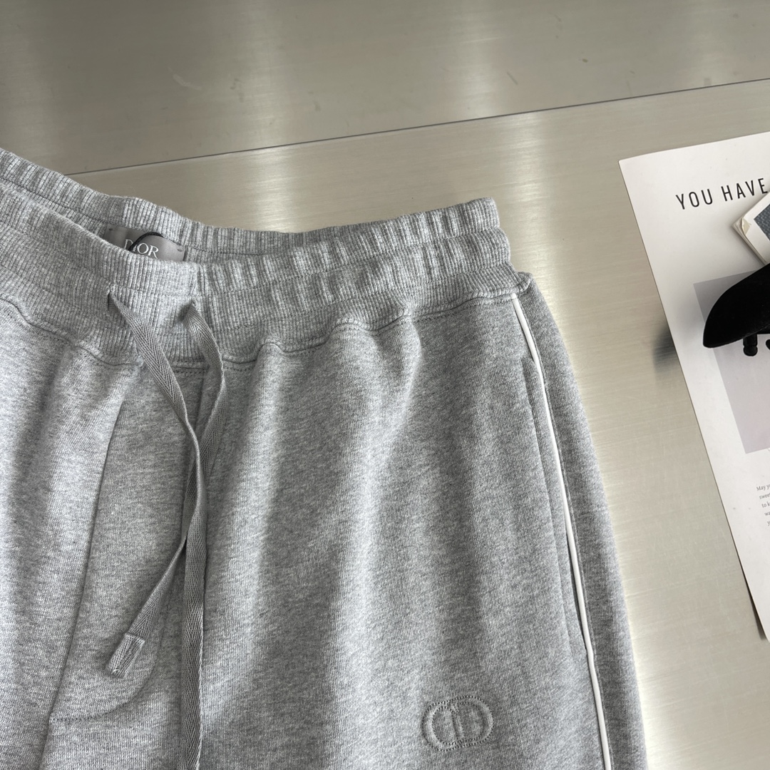 Celine Loose Fit Women's Sweatpants Classic Modern Style 3 i1730278874 8676 4