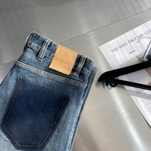 MM6 Maison Margiela 25SS Fashionable & Comfortable Washed Denim Jeans 1 MM6 Maison Margiela 25SS Fashionable & Comfortable Washed Denim Jeans