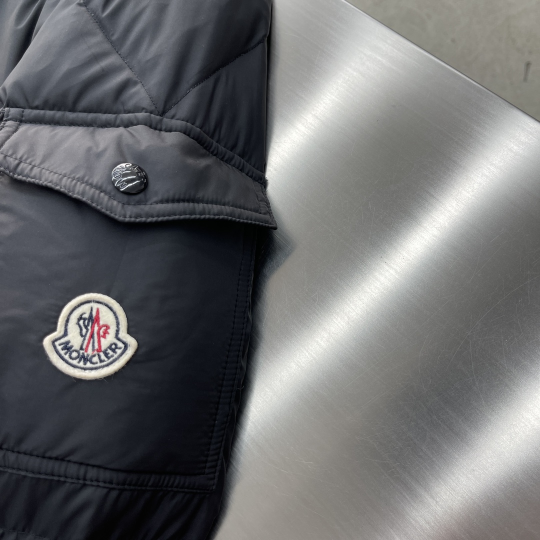 -Mon 2024秋冬新款Vezere羽绒服，这款采用longue saison面料制成，既轻盈又保暖。