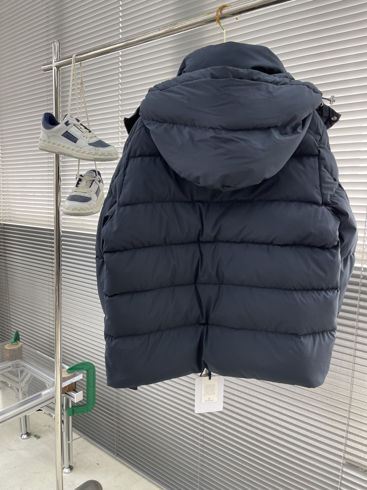 -Mon 2024秋冬新款Vezere羽绒服，这款采用longue saison面料制成，既轻盈又保暖。