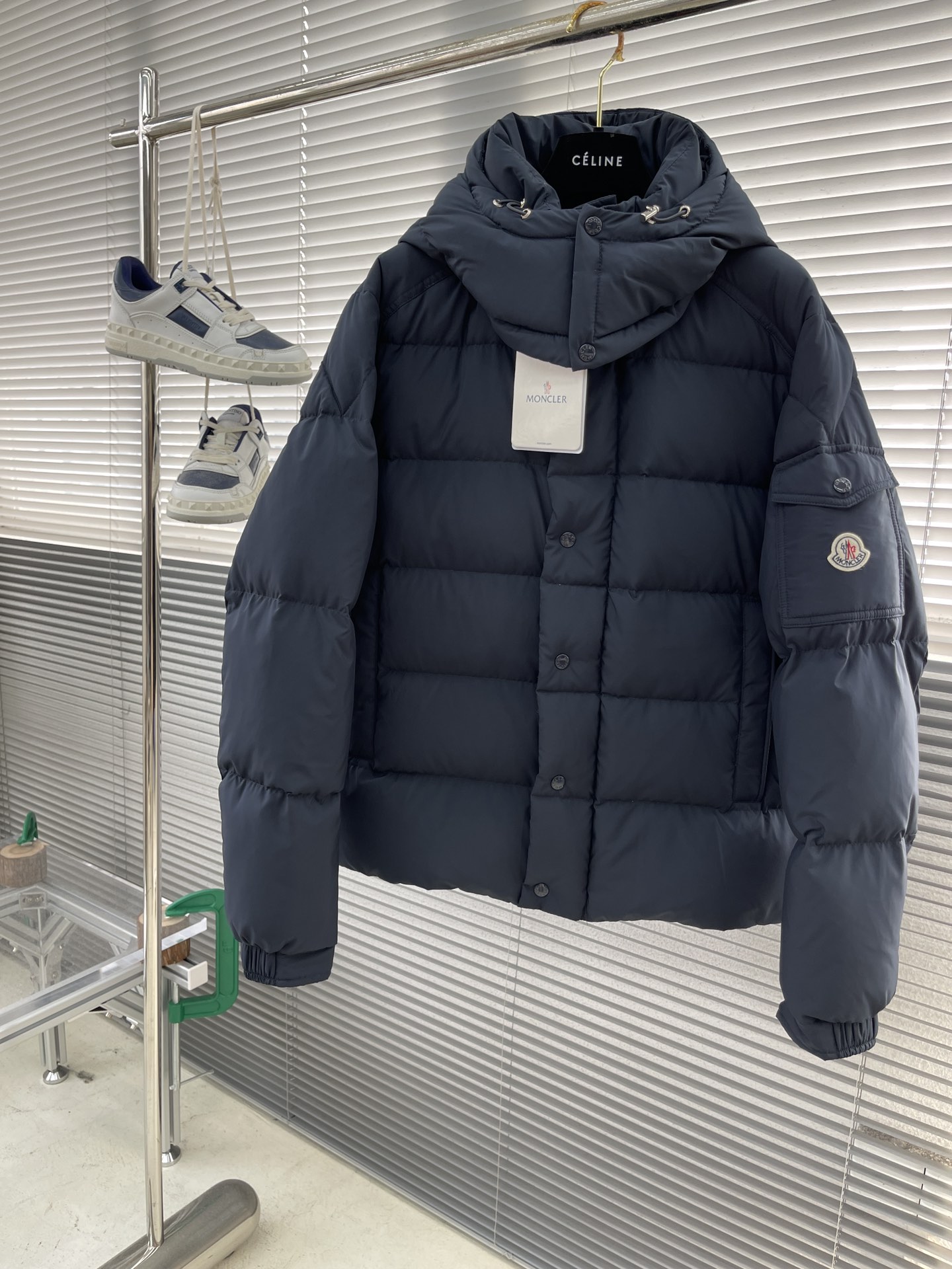 -Mon 2024秋冬新款Vezere羽绒服，这款采用longue saison面料制成，既轻盈又保暖。