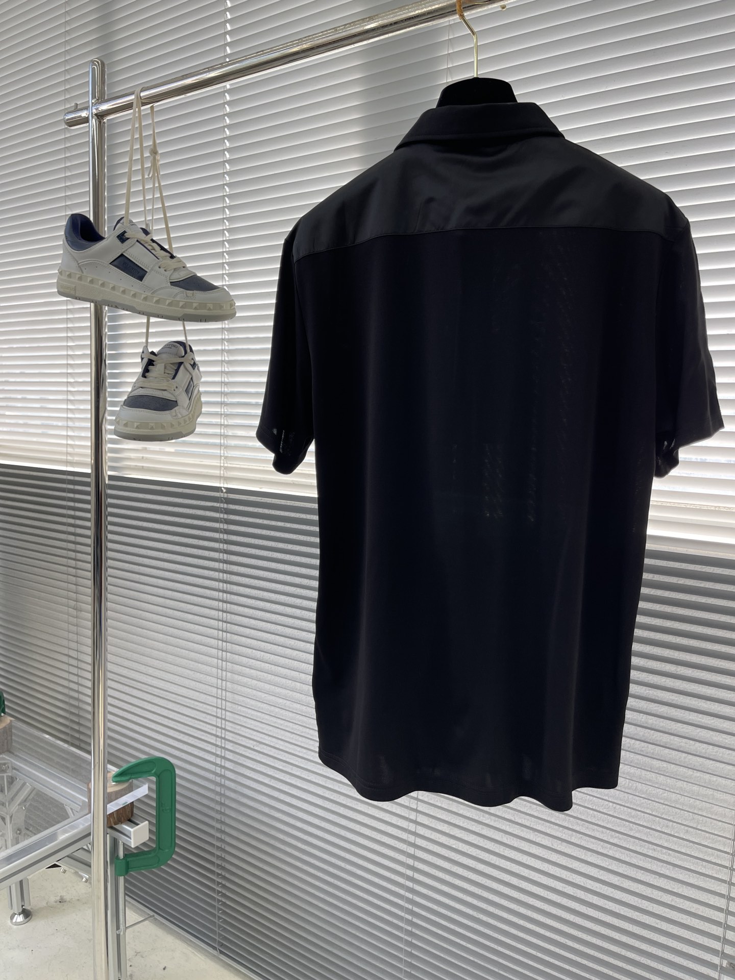 -PRAD 三角标口袋Polo衫定制丝光罗缎布 光滑细腻 舒适贴肤 标志性三角形徽标点缀胸前 彰显品牌的